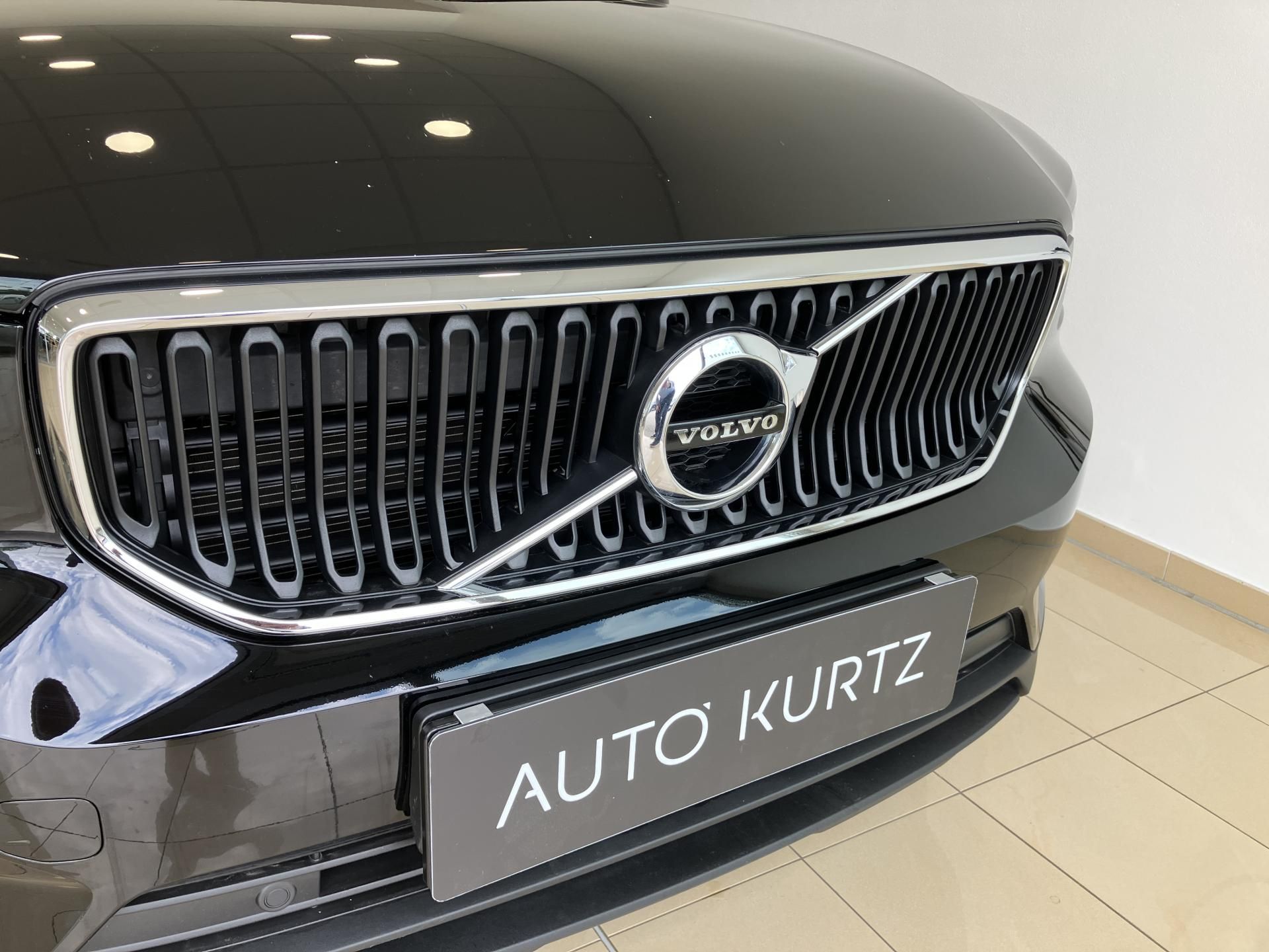 Volvo XC40, T3 FWD Kinetic AT8 - fotka 3