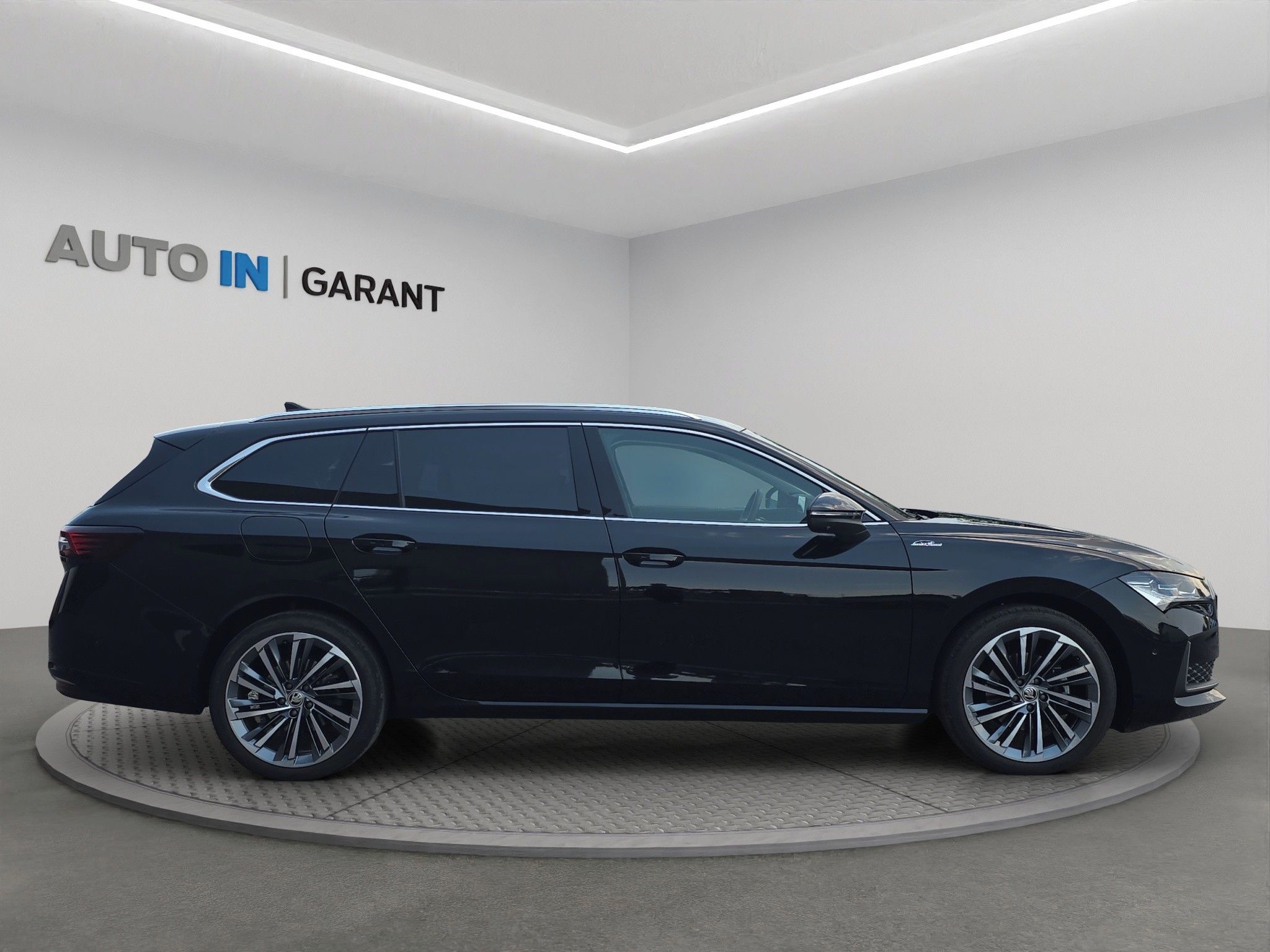 Škoda Superb, L&K 2.0 TDi DSG 110kw, tov. zá - fotka 3