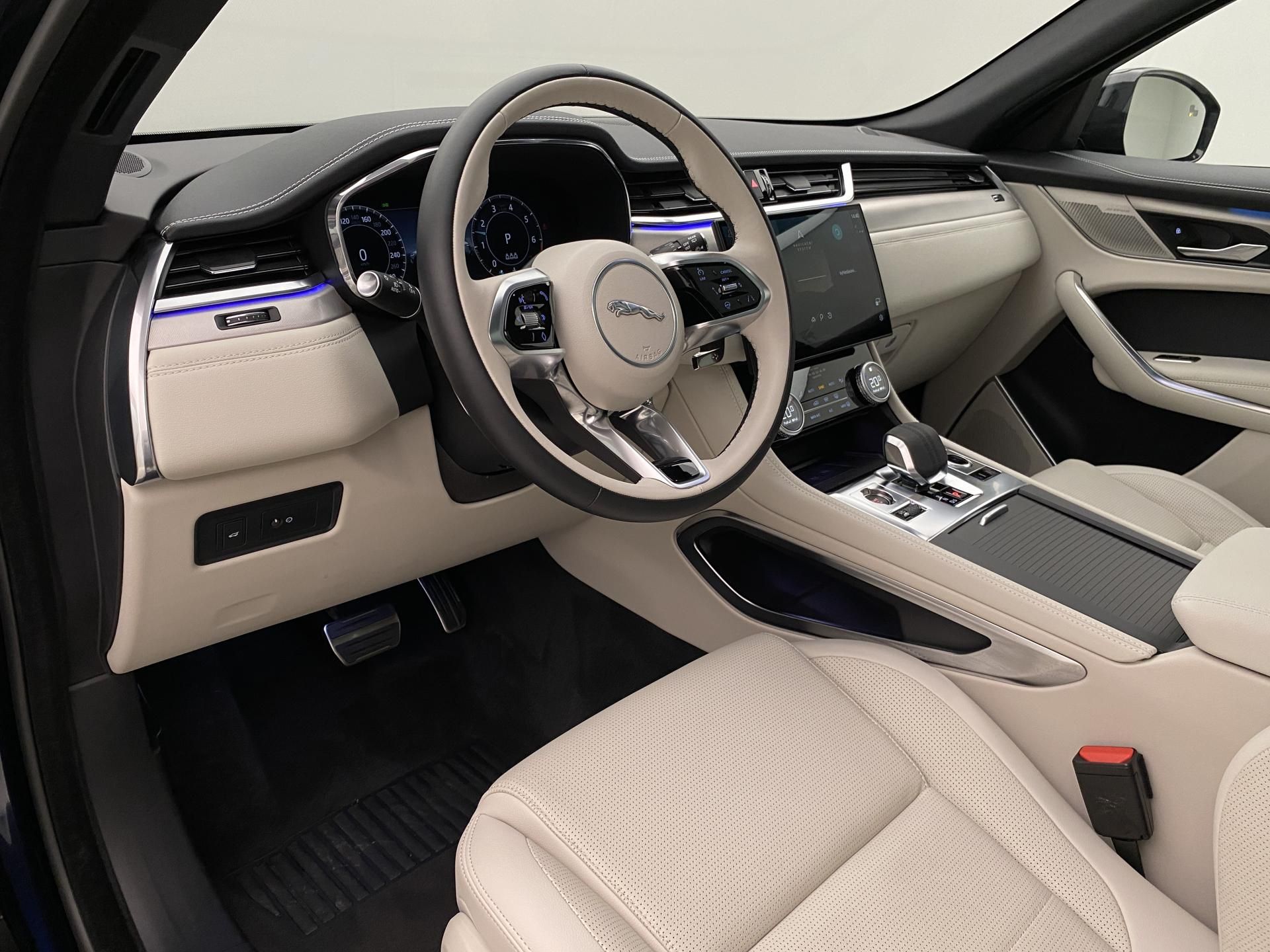 Jaguar F-Pace, P250 SE R-DYNAMIC AWD AUT - fotka 4