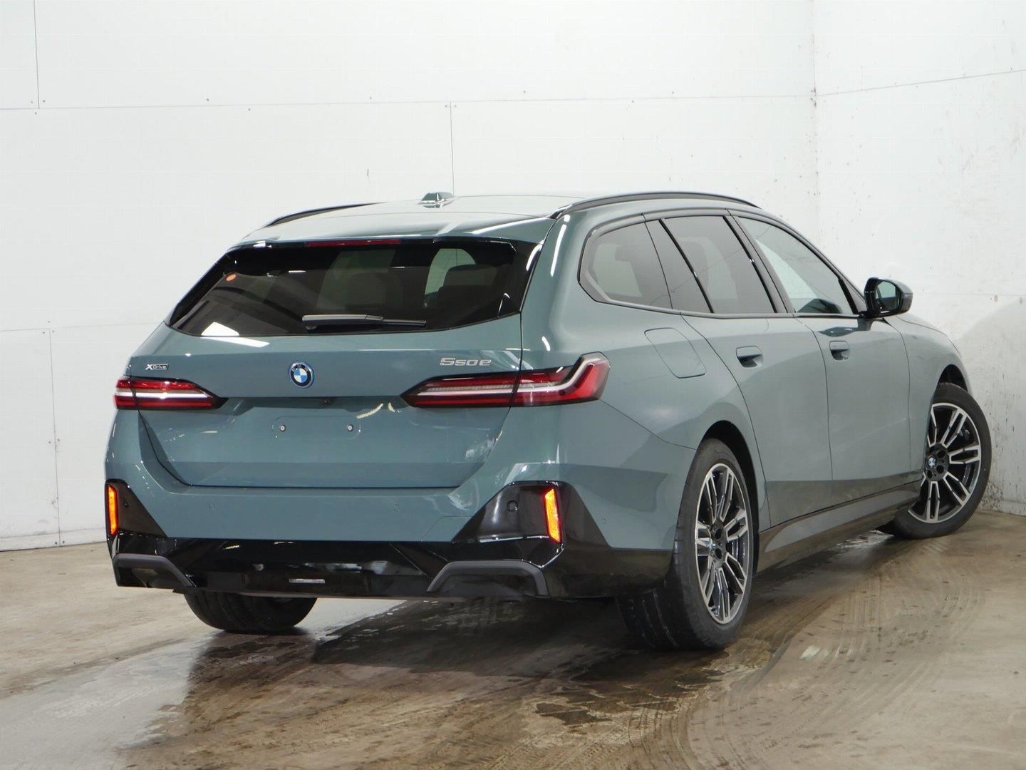 BMW Řada 5, 550e Touring xDrive Tažné - fotka 4