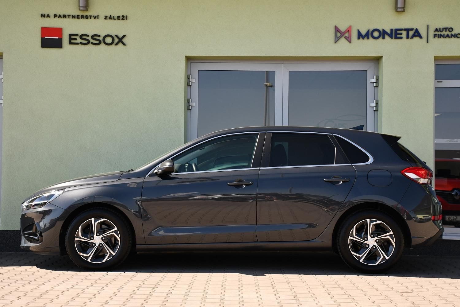 Hyundai i30, 1,0T-GDi FAMILY SMART DCT ČR - fotka 2