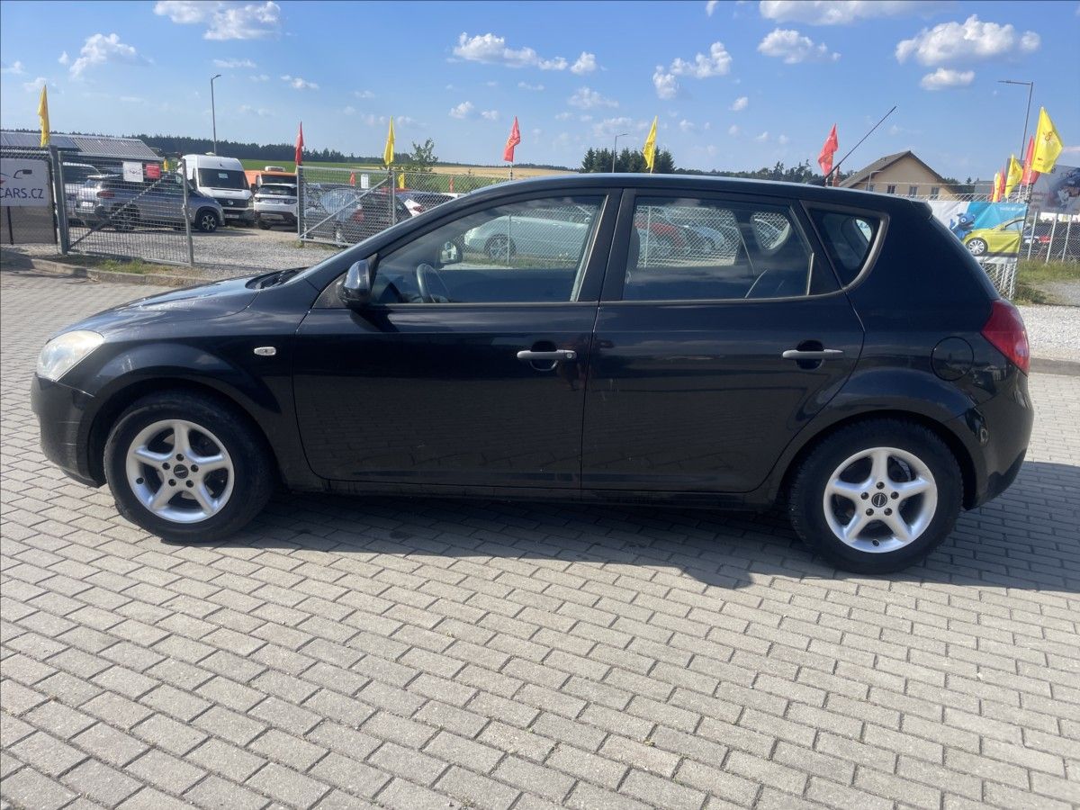 Kia Cee´d, 1,4 CVVT 80kW Tažné, po STK no - fotka 2