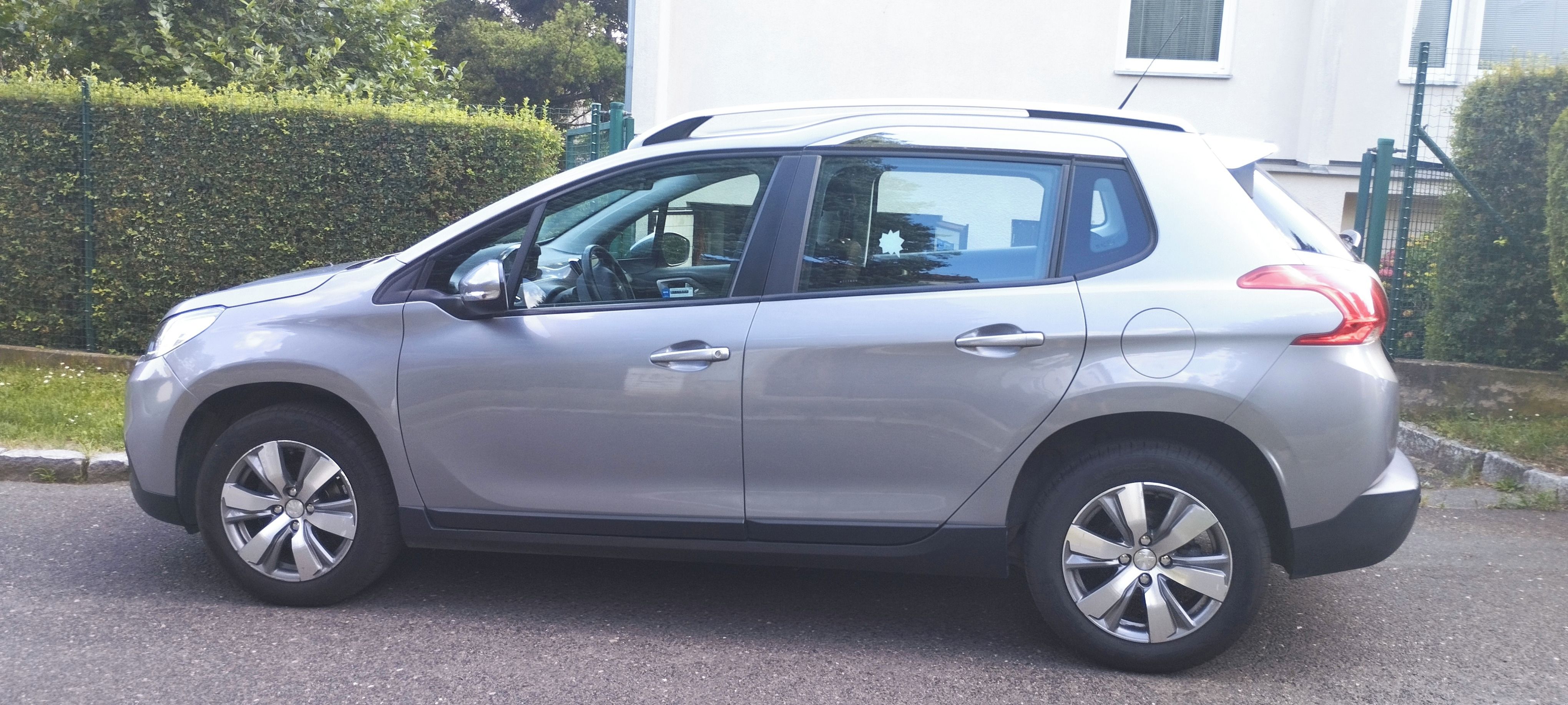 Peugeot 2008, 1.2, garážován, servisován