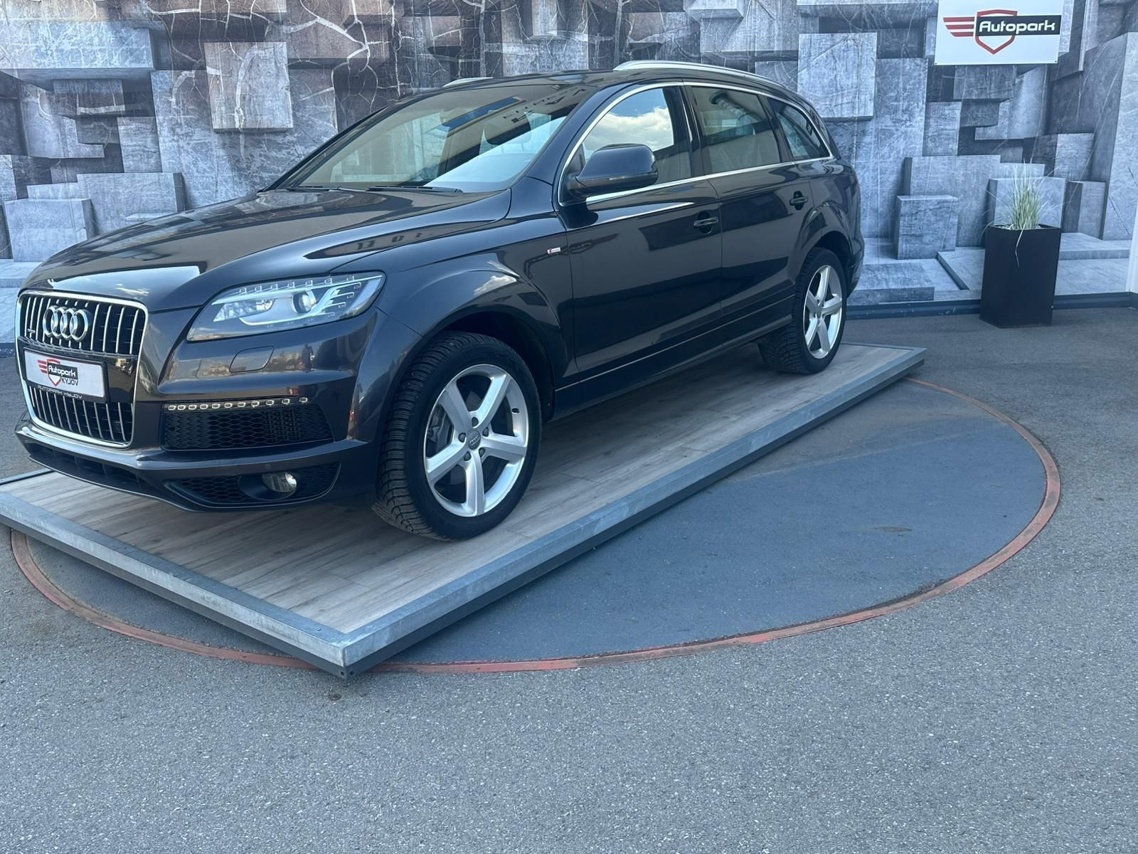 Audi Q7, 3.0TDi, 180KW, S-LINE, VZDUCH - fotka 3