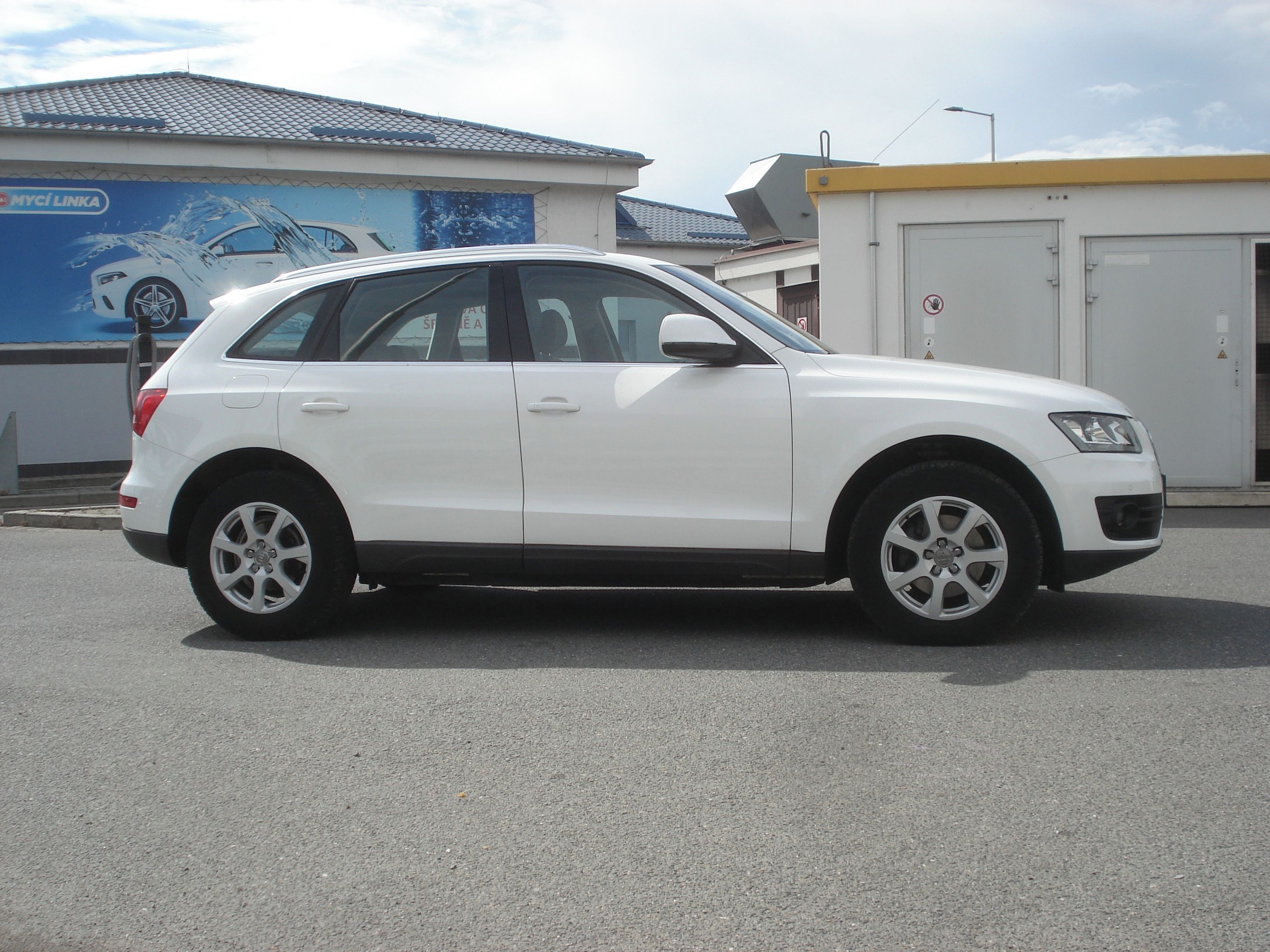 Audi Q5, 2.0 TDI MANUÁL  4x4 - fotka 6