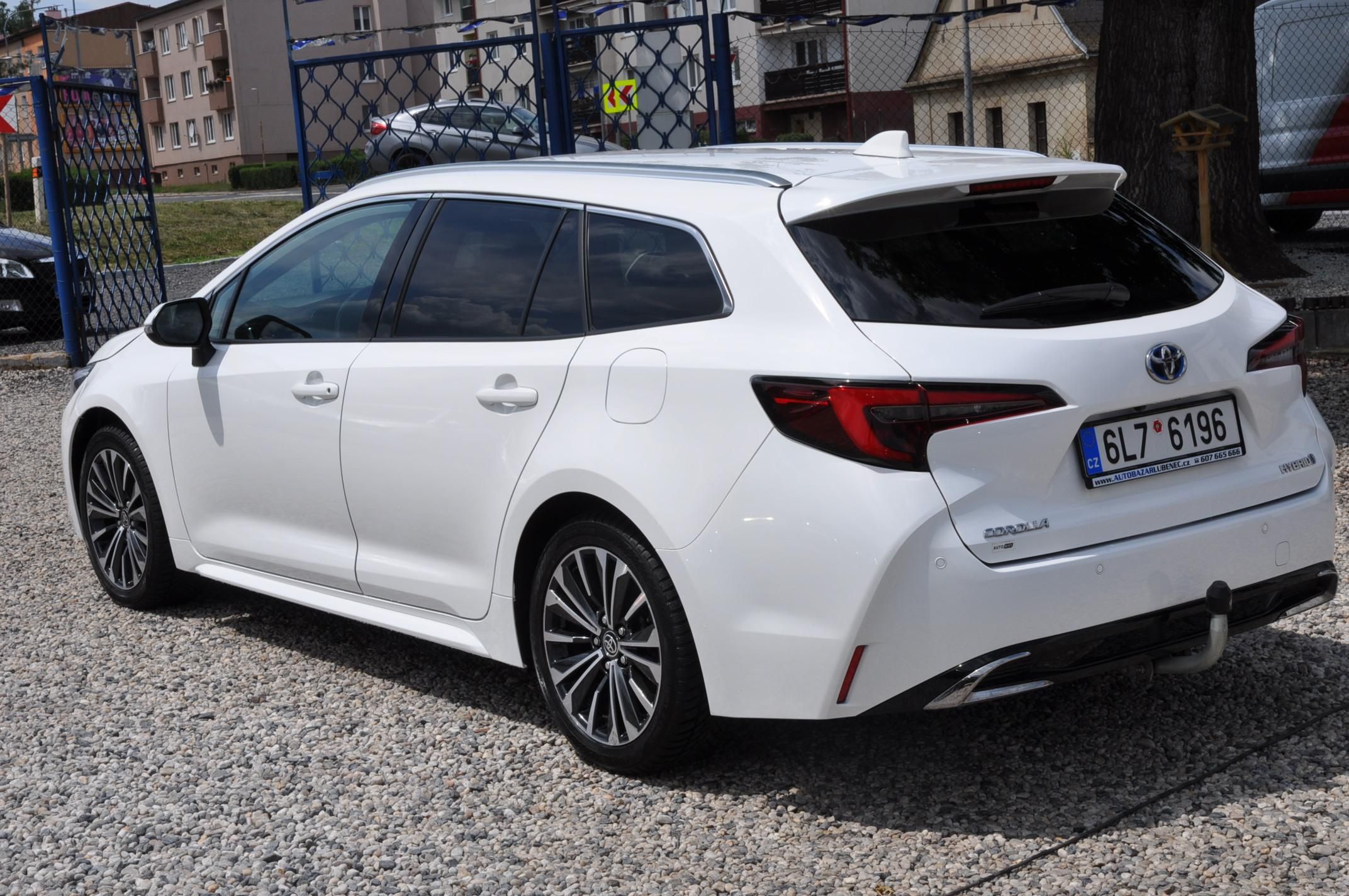Toyota Corolla, 1.8 Hybrid KOMBI - fotka 4