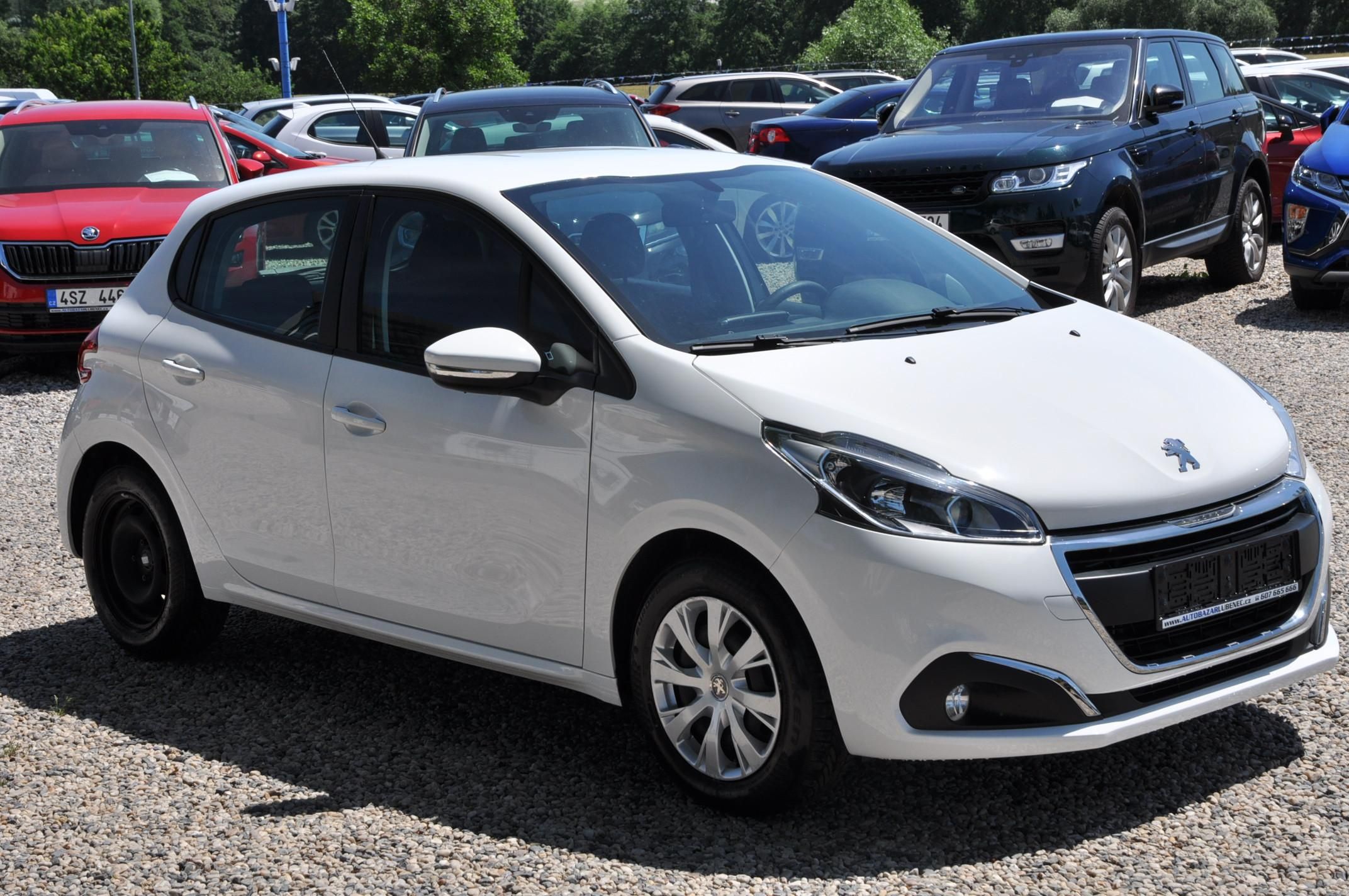 Peugeot 208, 1.2i 60kW - fotka 2