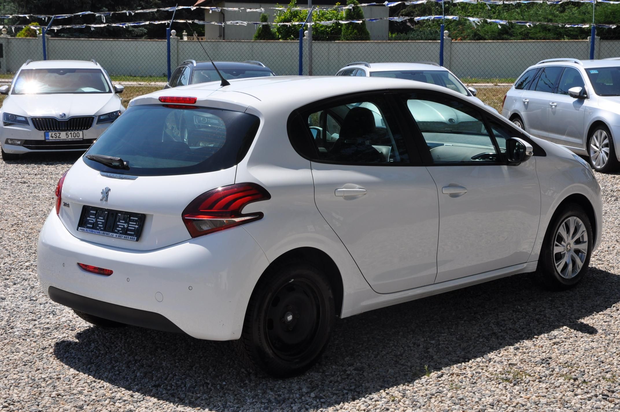 Peugeot 208, 1.2i 60kW - fotka 3