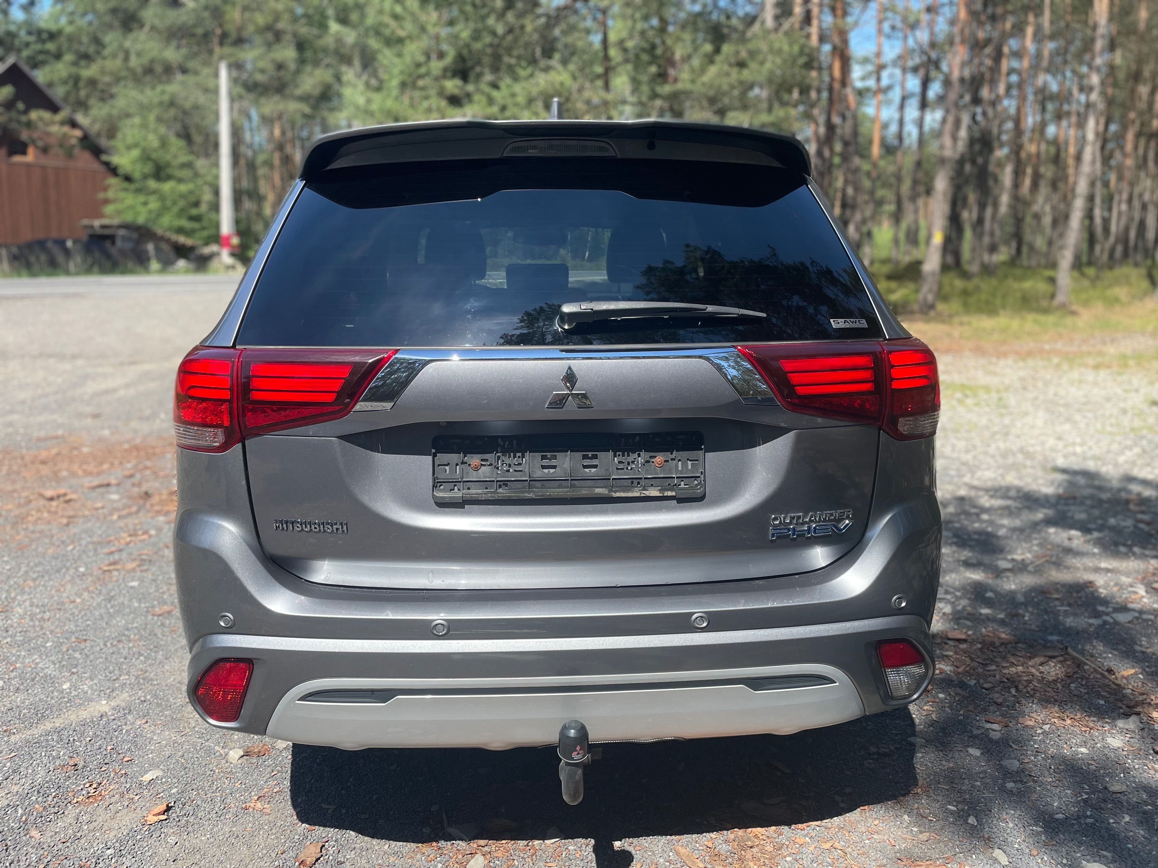 Mitsubishi Outlander, 2,4 PHEV 1.maj. FullLED, 8xalu - fotka 4