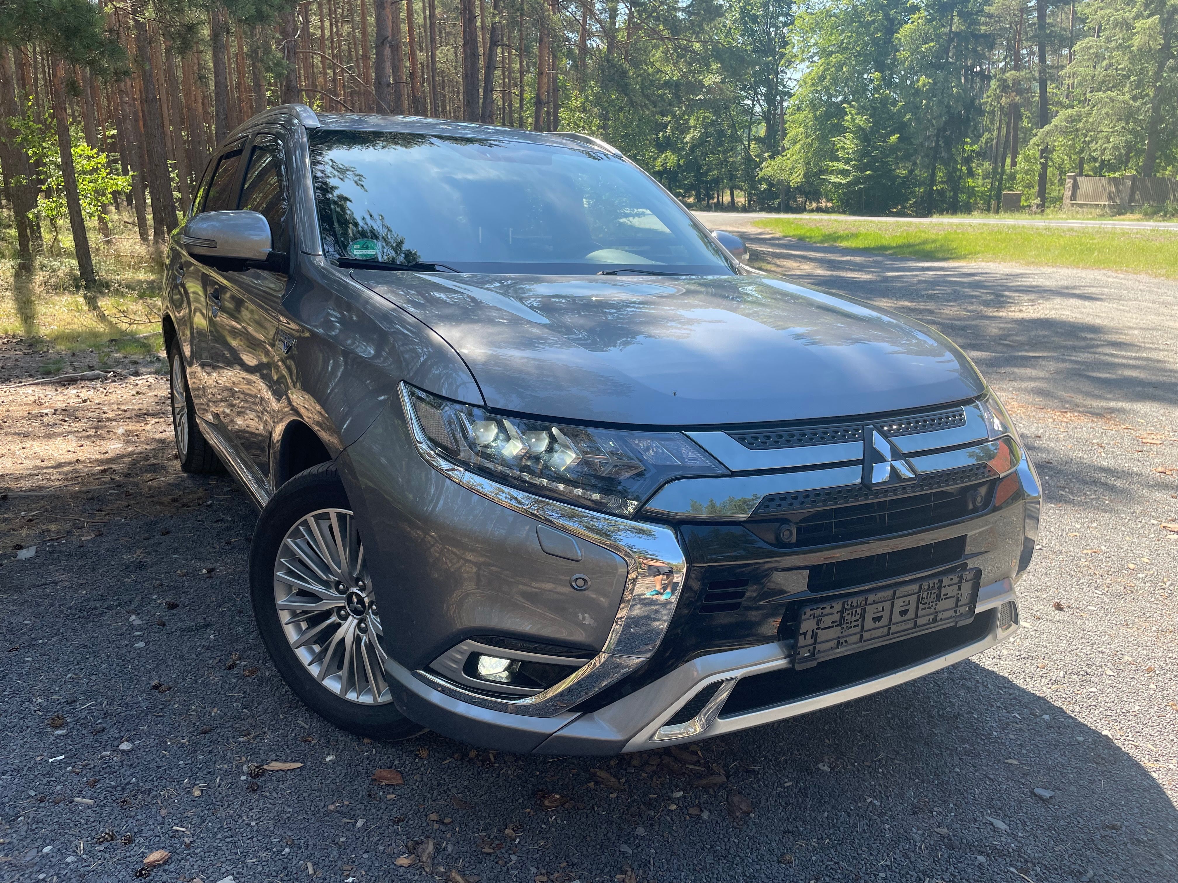Mitsubishi Outlander, 2,4 PHEV 1.maj. FullLED, 8xalu - fotka 2