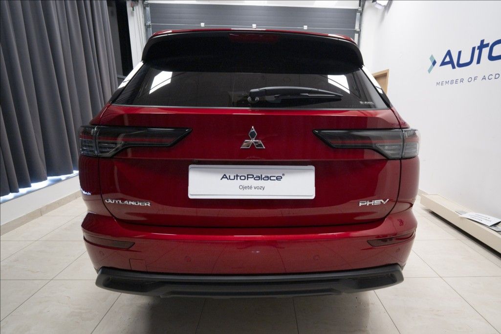 Mitsubishi Outlander, 2,4 PHEV INVITE 1728 KM 2x ALU - fotka 5