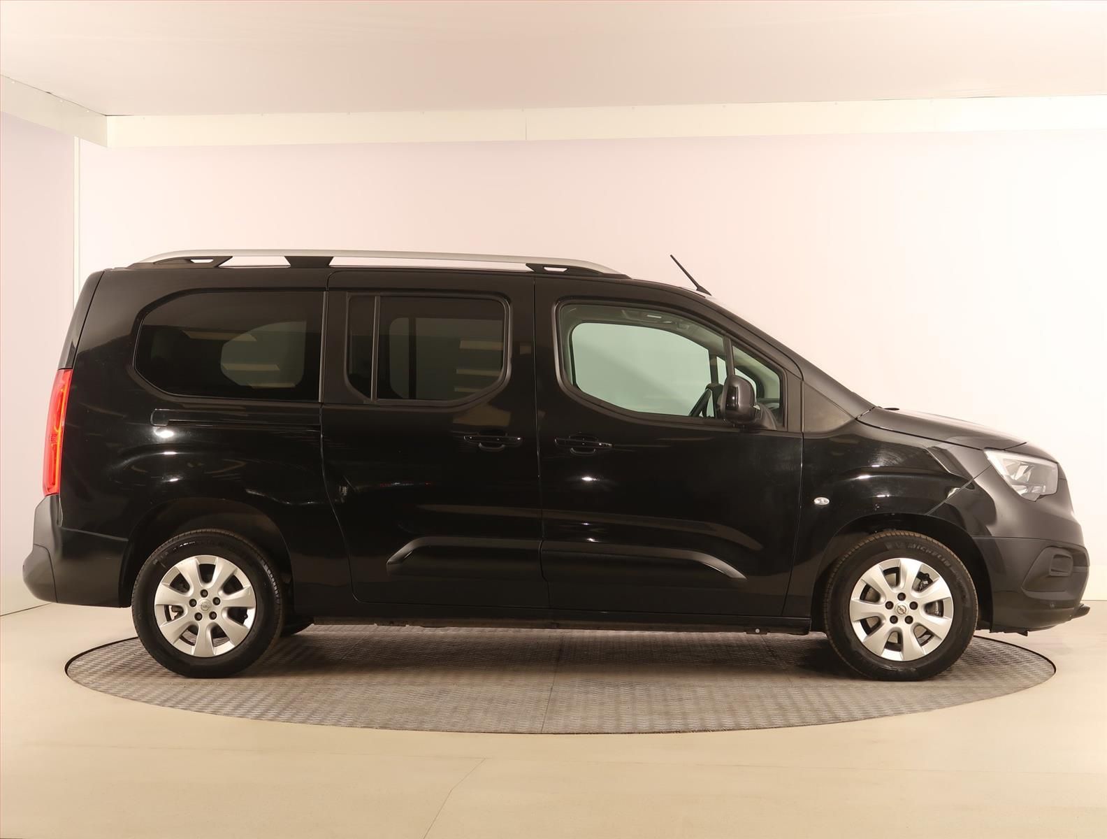 Opel Combo, Maxi 1.2 Turbo, Enjoy, 7Míst - fotka 6