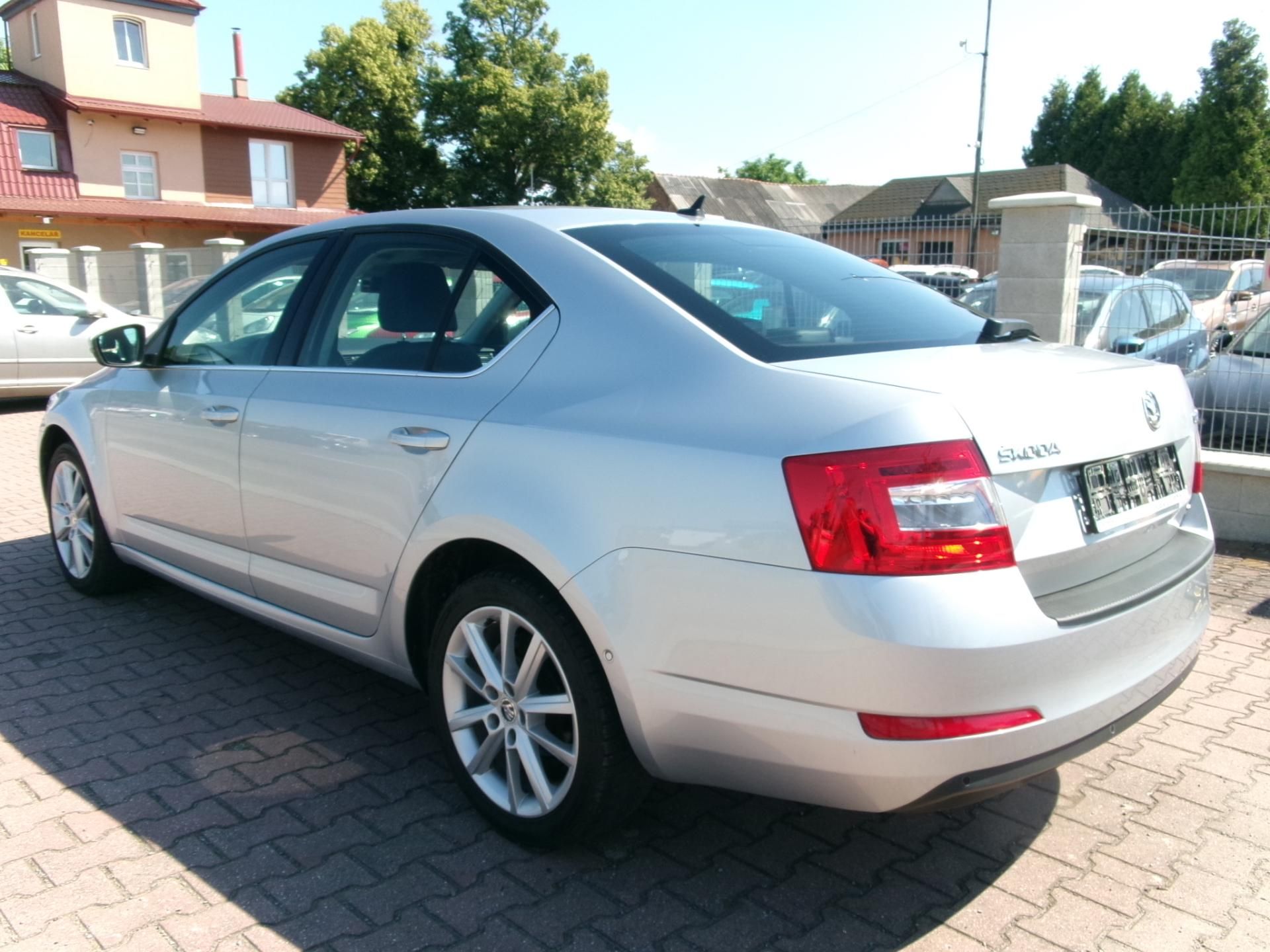 Škoda Octavia, 1,4 TSI AC BT NAVI TEMP - fotka 6