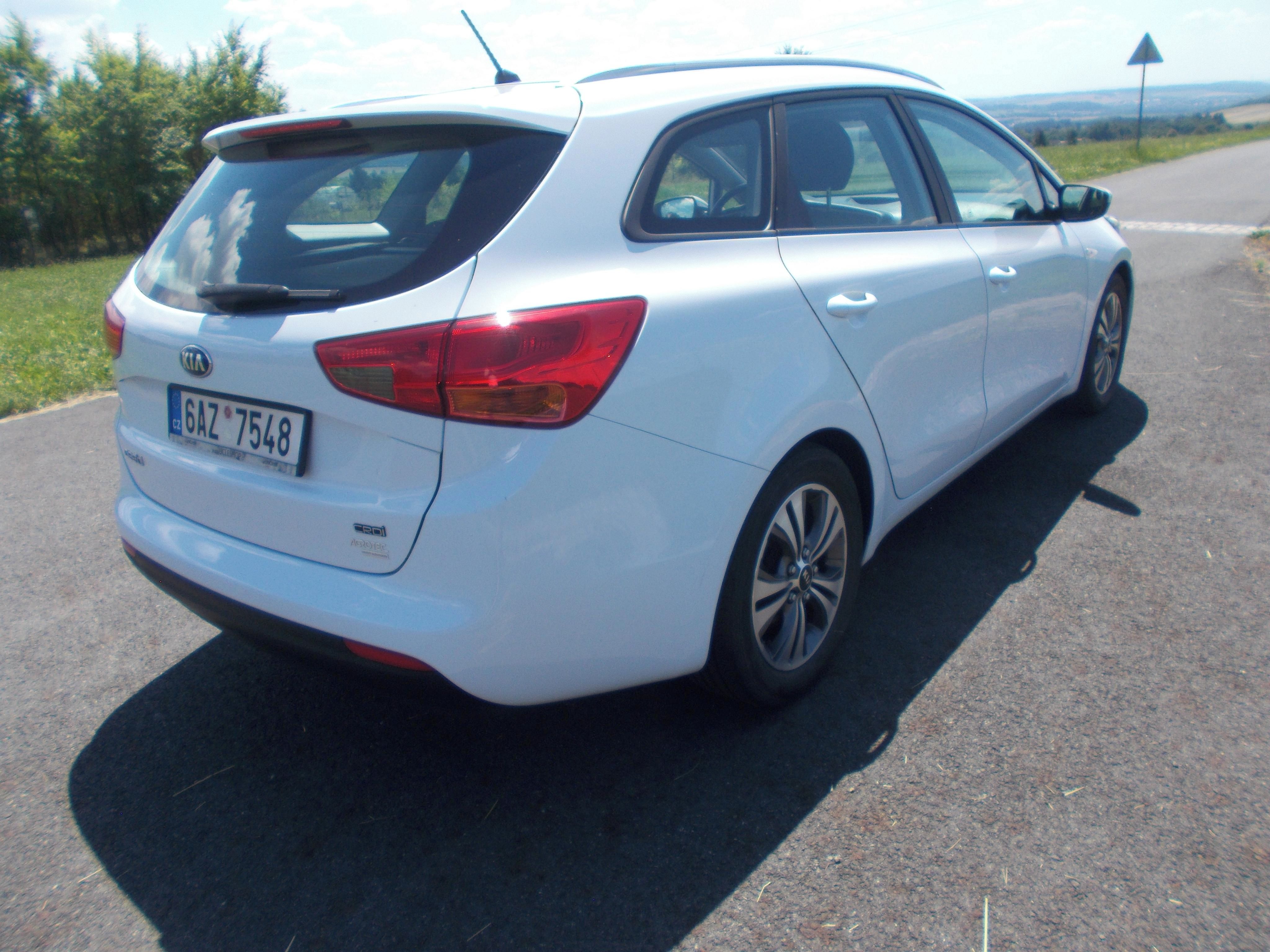 Kia Cee´d, 1,6 CRDi koup v ČR 2 majitel - fotka 5