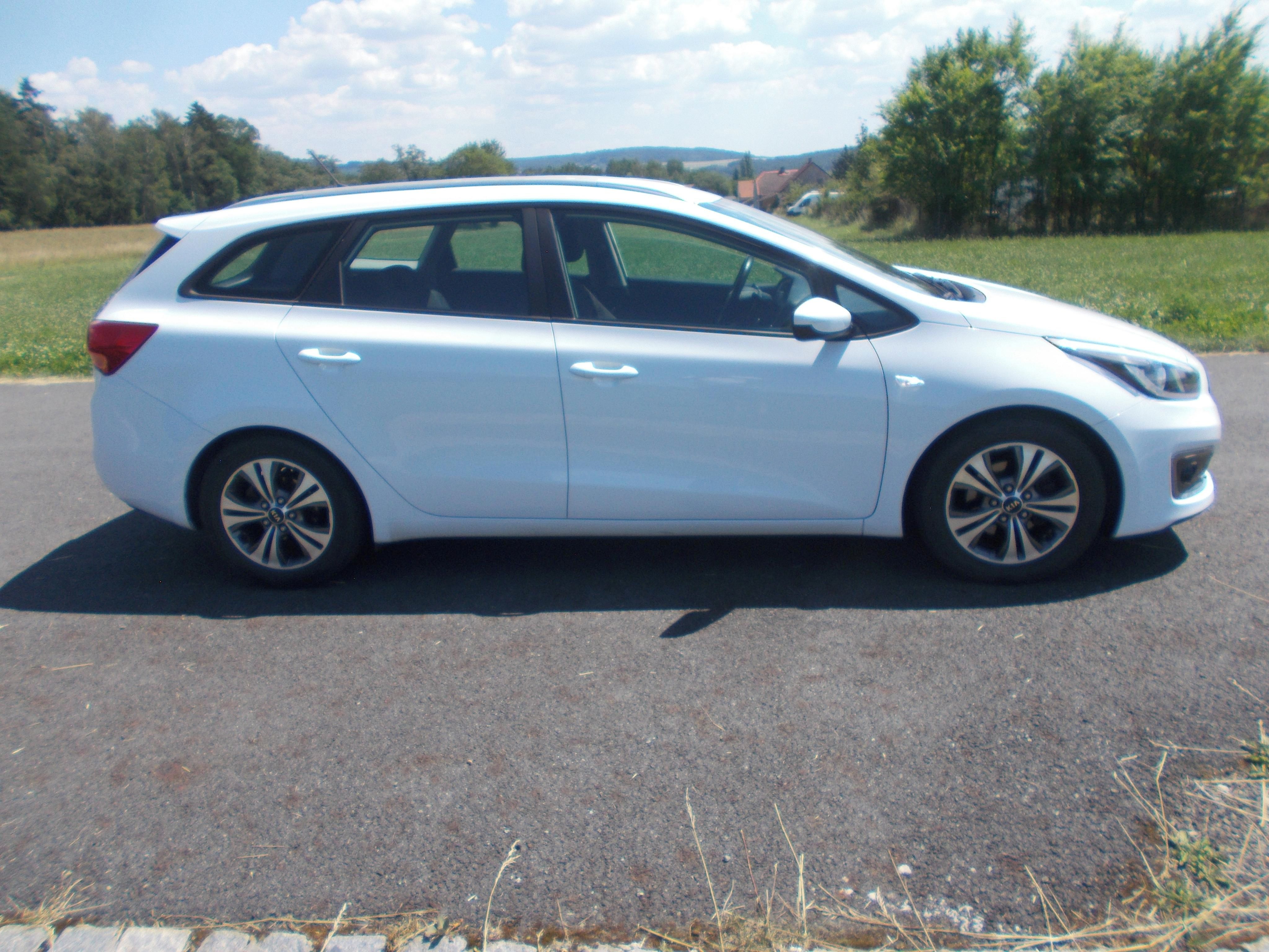 Kia Cee´d, 1,6 CRDi koup v ČR 2 majitel - fotka 6