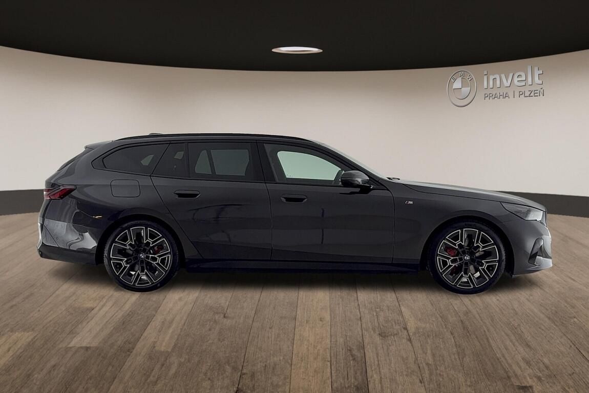 BMW Řada 5, 540d xDrive Touring - fotka 2
