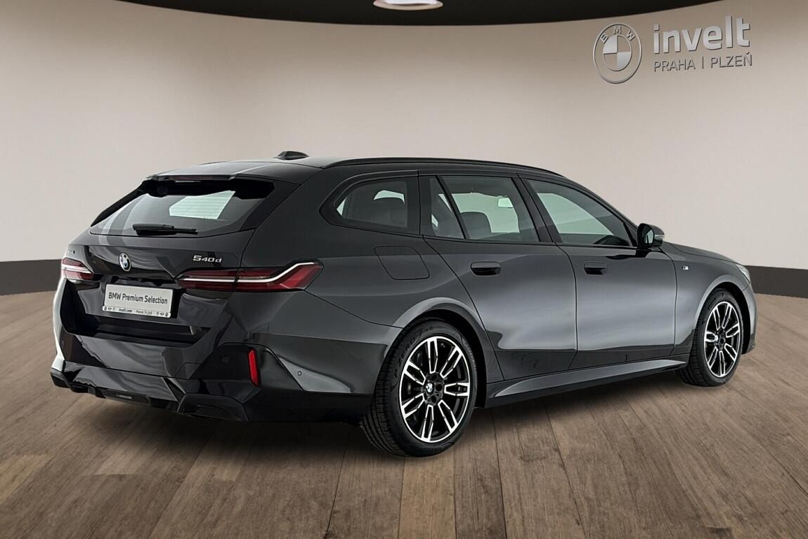BMW Řada 5, 540d xDrive Touring - fotka 3