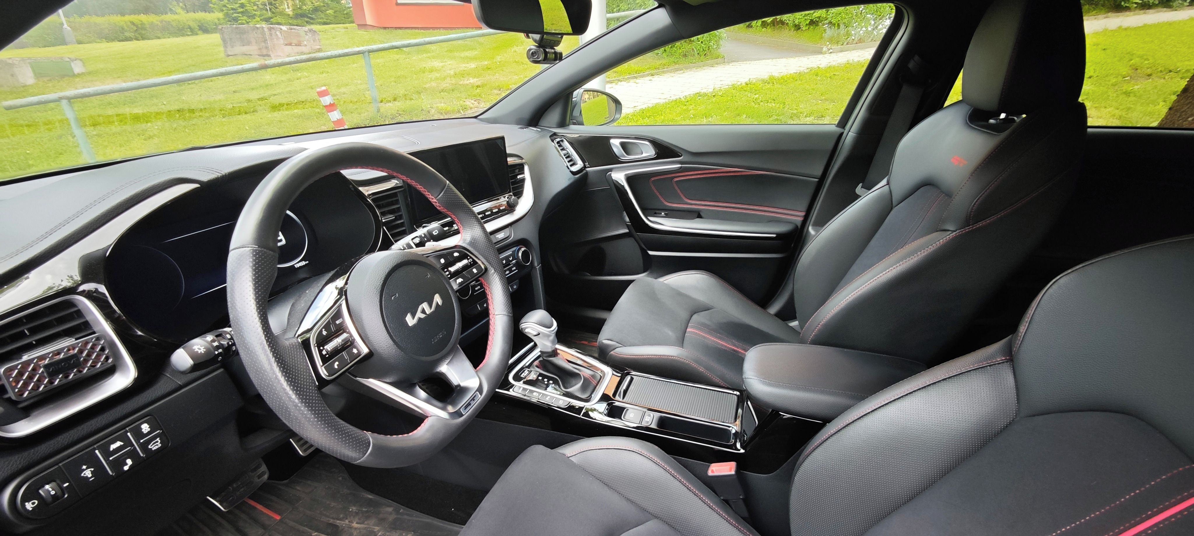 Kia ProCeed, GT 1,6 T-GDI 150KW Aut.,CZ - fotka 4