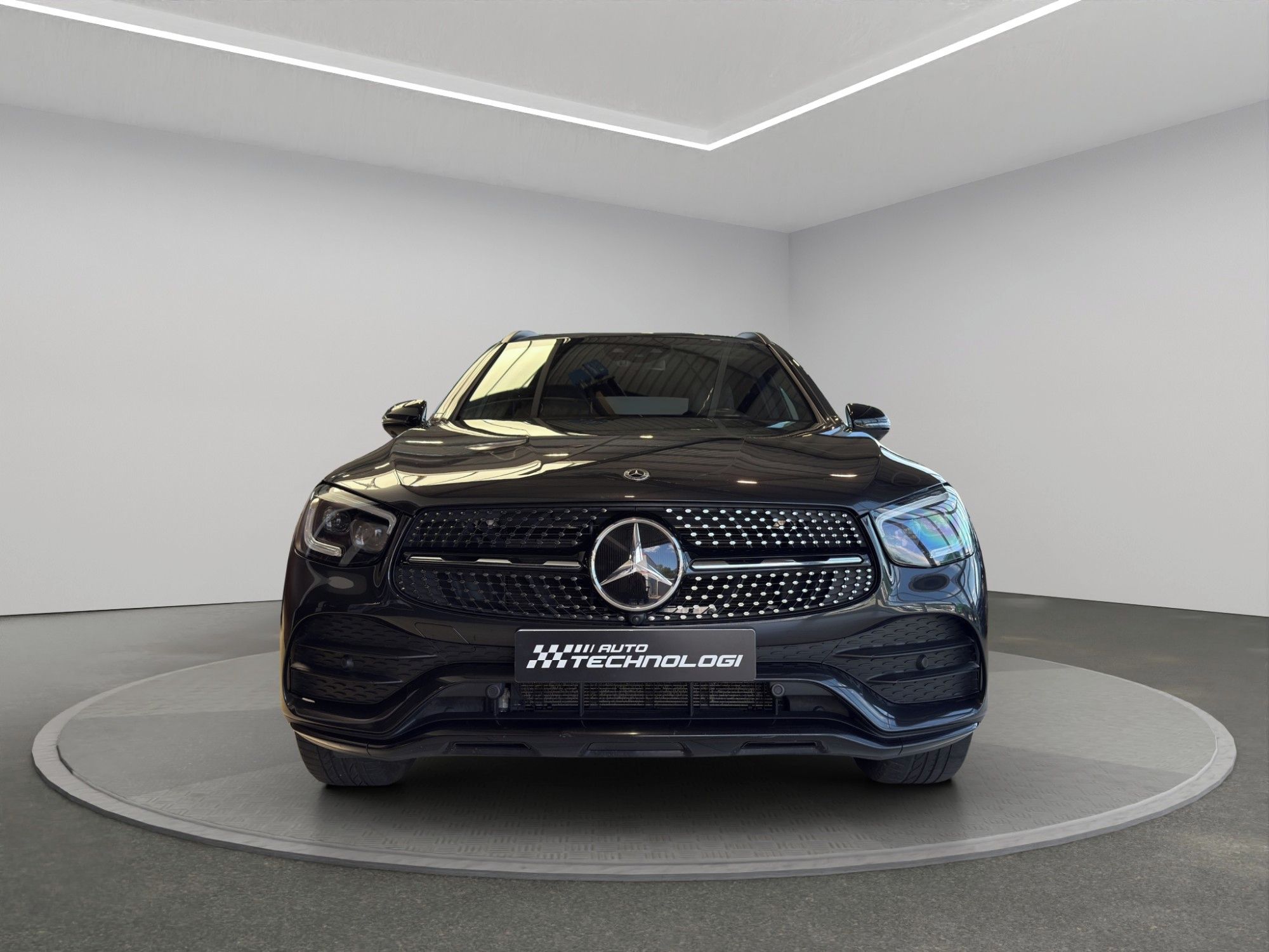 Mercedes-Benz GLC, 300 4MATIC - fotka 2