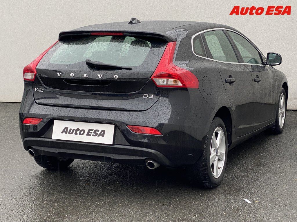 Volvo V40, 2.0 D,Momentum,bixen,navi - fotka 4