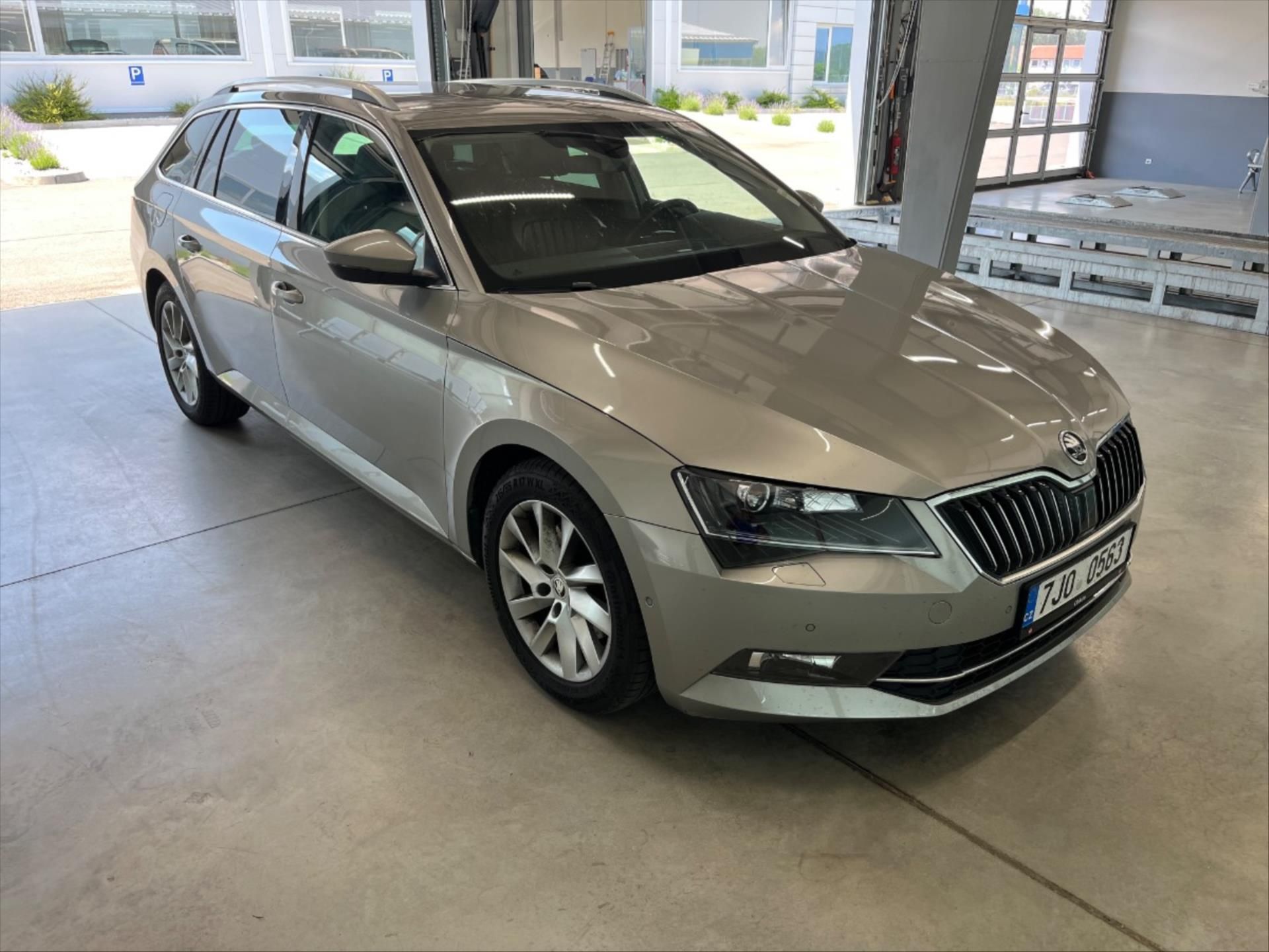 Škoda Superb, 2,0 TDI DSG Style+ Kůže DPH - fotka 2