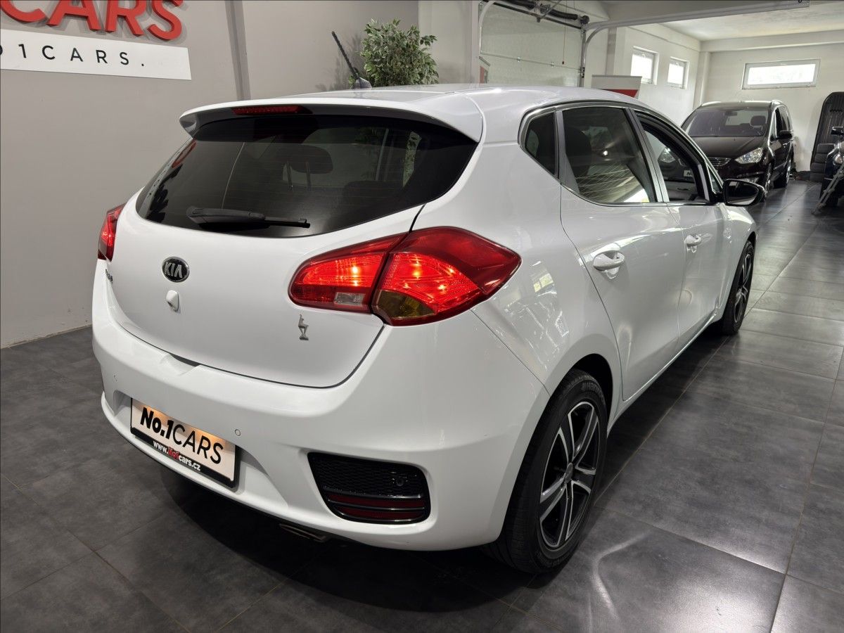 Kia Cee´d, 1,6   GDI KAMERA VÝHŘEV 61TKM - fotka 5
