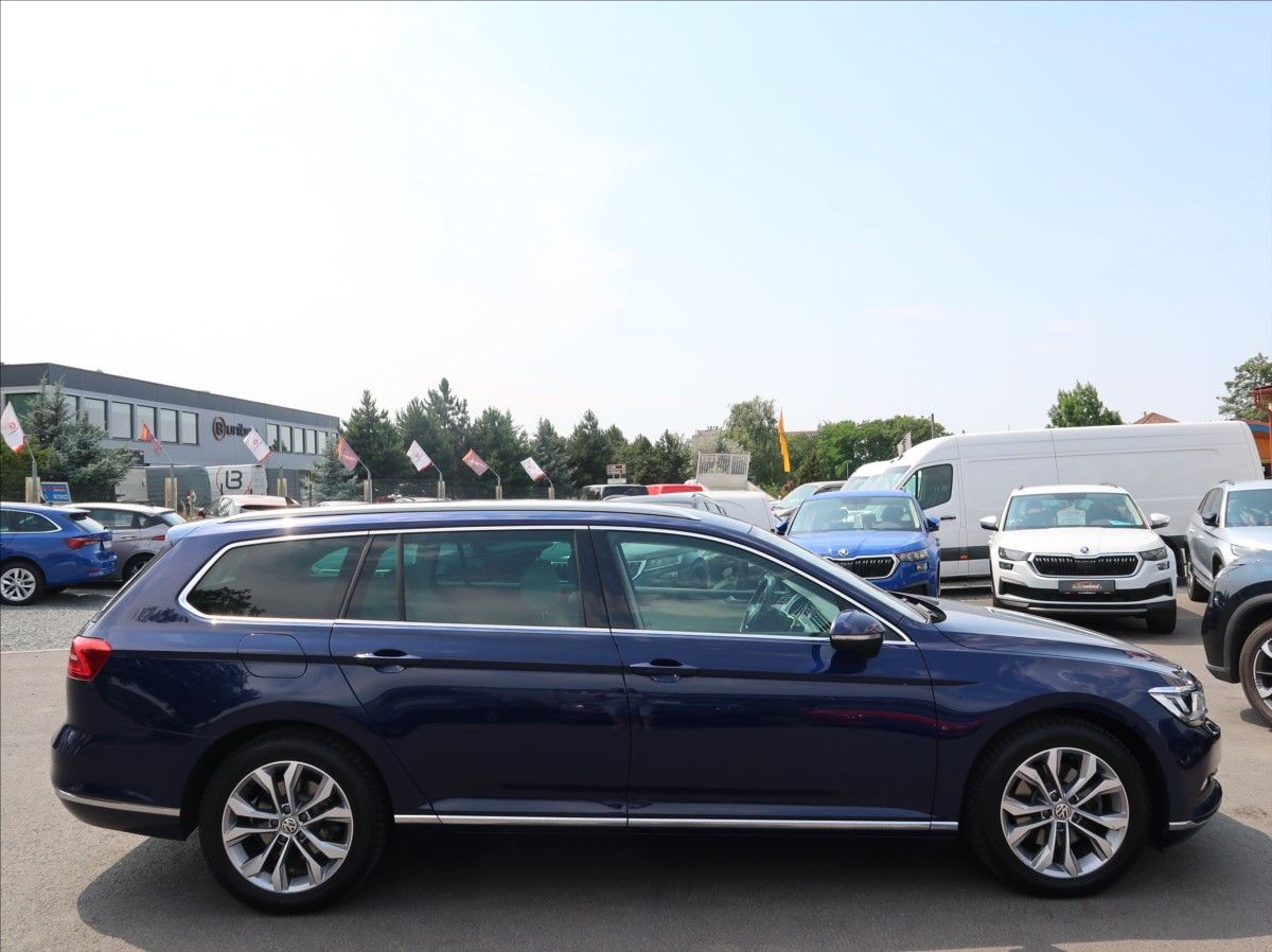 Volkswagen Passat, 2,0 TDi,110kW,1majČR,Highline - fotka 5