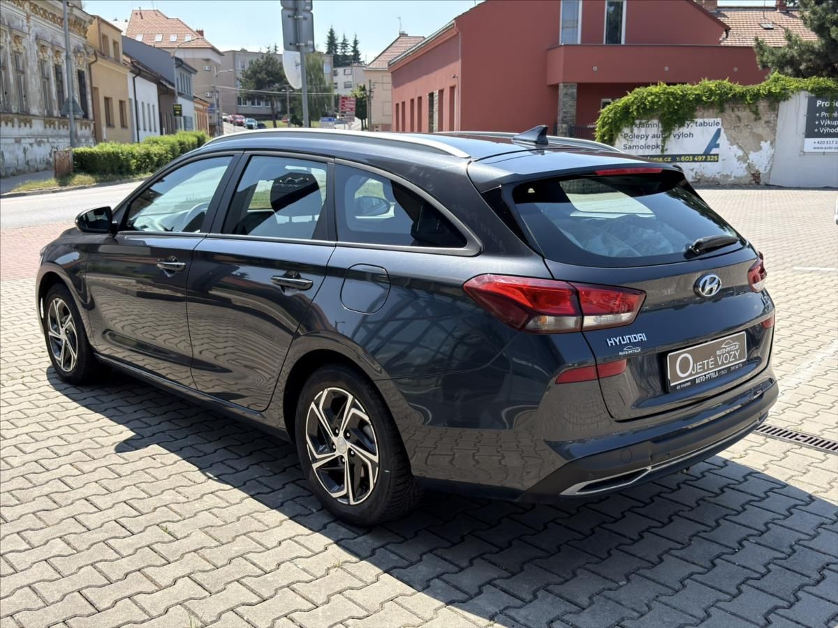 Hyundai i30, 1,5 DPi, MT  WG Family Comfort - fotka 5