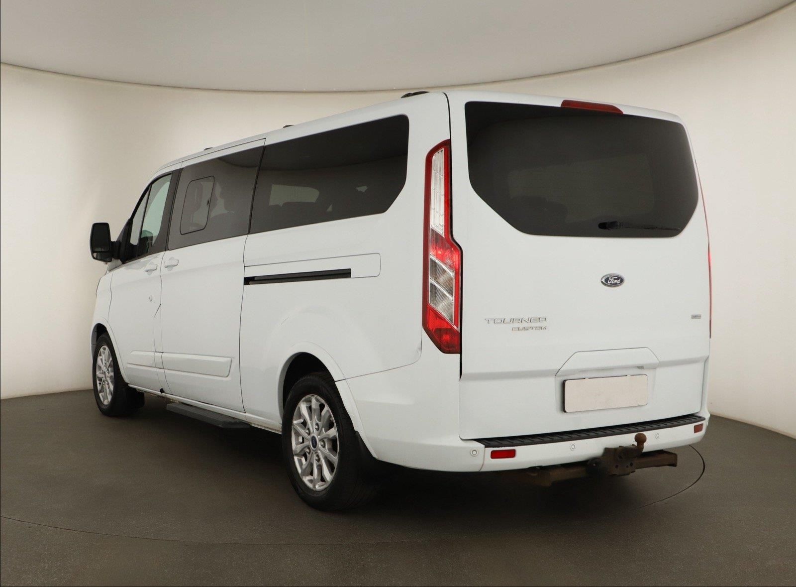 Ford Tourneo Custom, 2.0 EcoBlue, Titanium, Klima - fotka 4