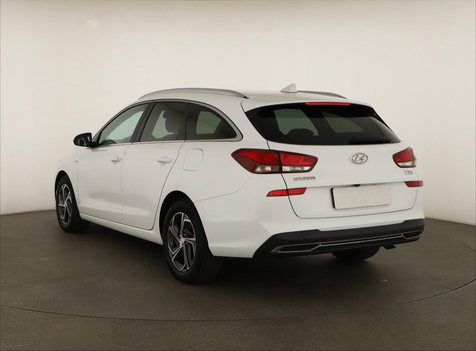 Hyundai i30, 1.5 T-GDI MHEV, Family Smart - fotka 4