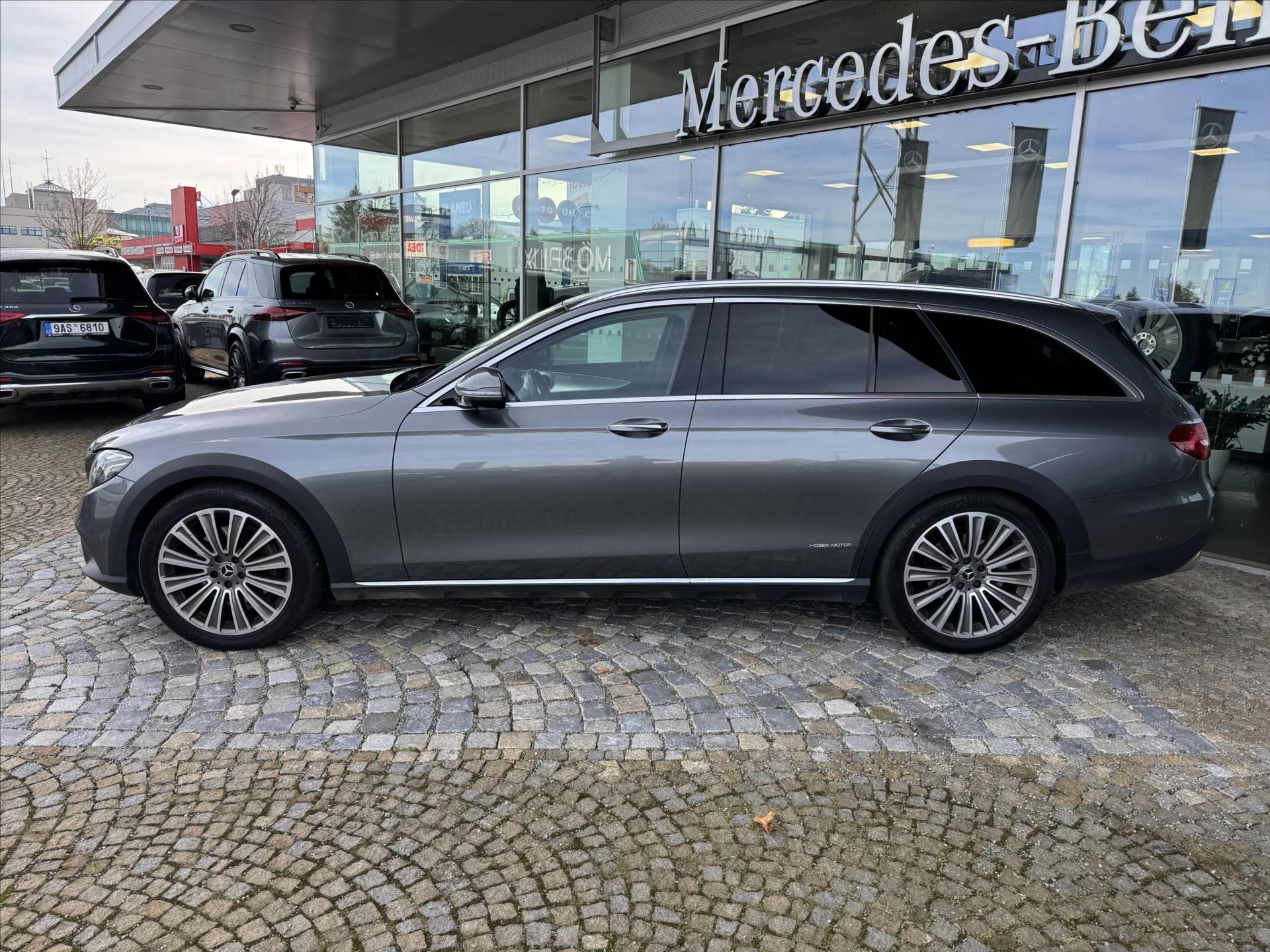 Mercedes-Benz Třídy E, E 220d 4M All-terrain - fotka 3