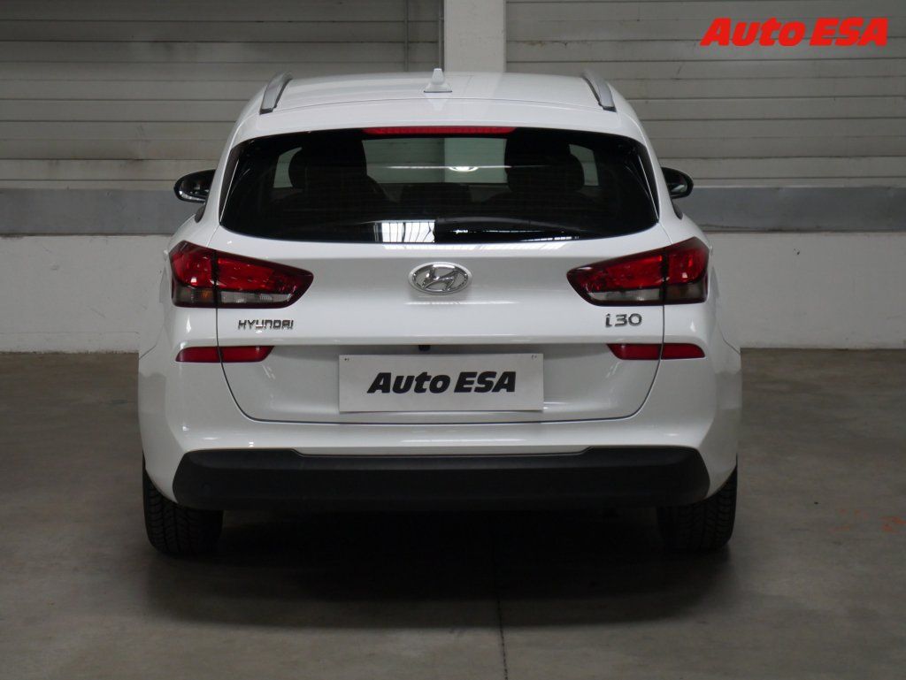 Hyundai i30, 1.6,ČR,AT,AC,temp - fotka 5