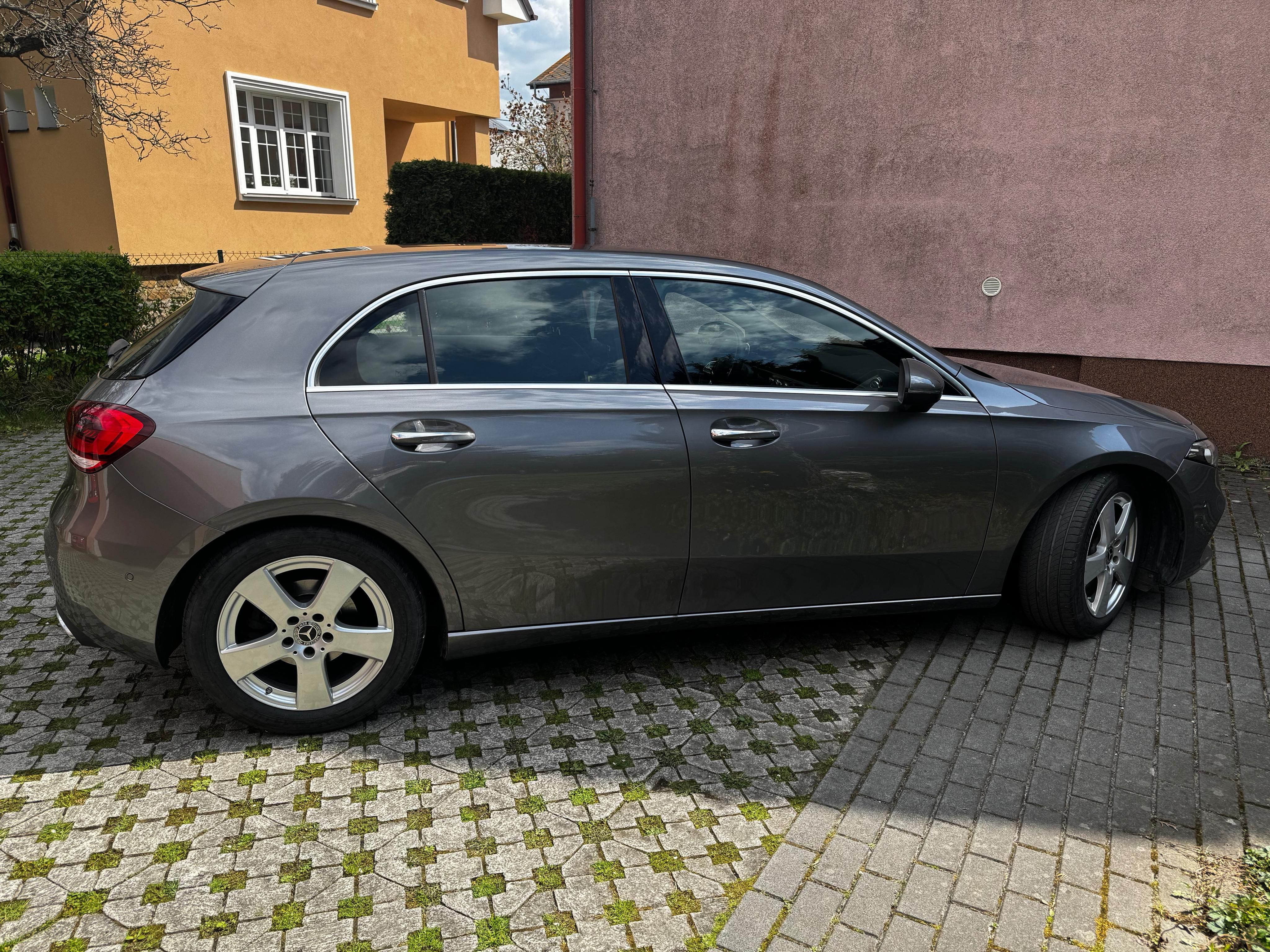Mercedes-Benz Třídy A, Mercedes-Benz A200 120 kW - fotka 2