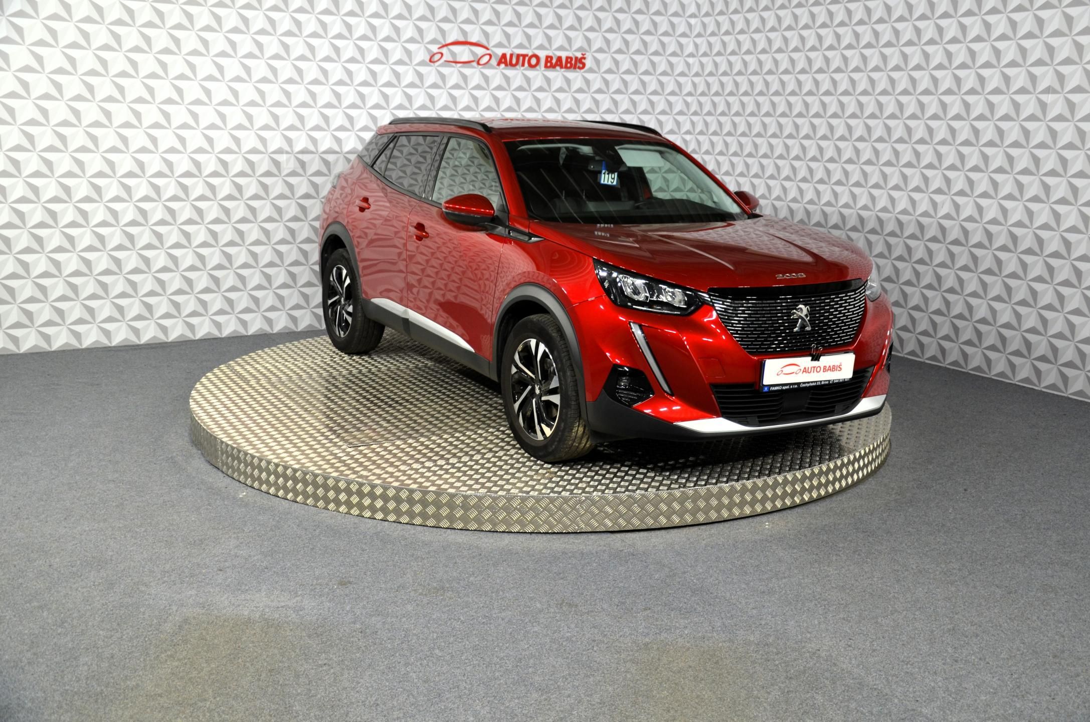 Peugeot 2008, 1.2PT 130k Allure TOP stav - fotka 3