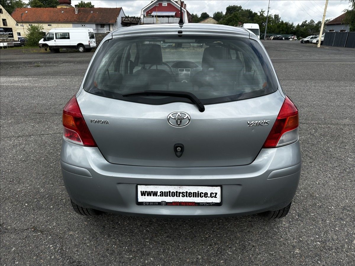 Toyota Yaris, 1,3 i-MÁLO KM-KLIMA-CEBIA - fotka 4
