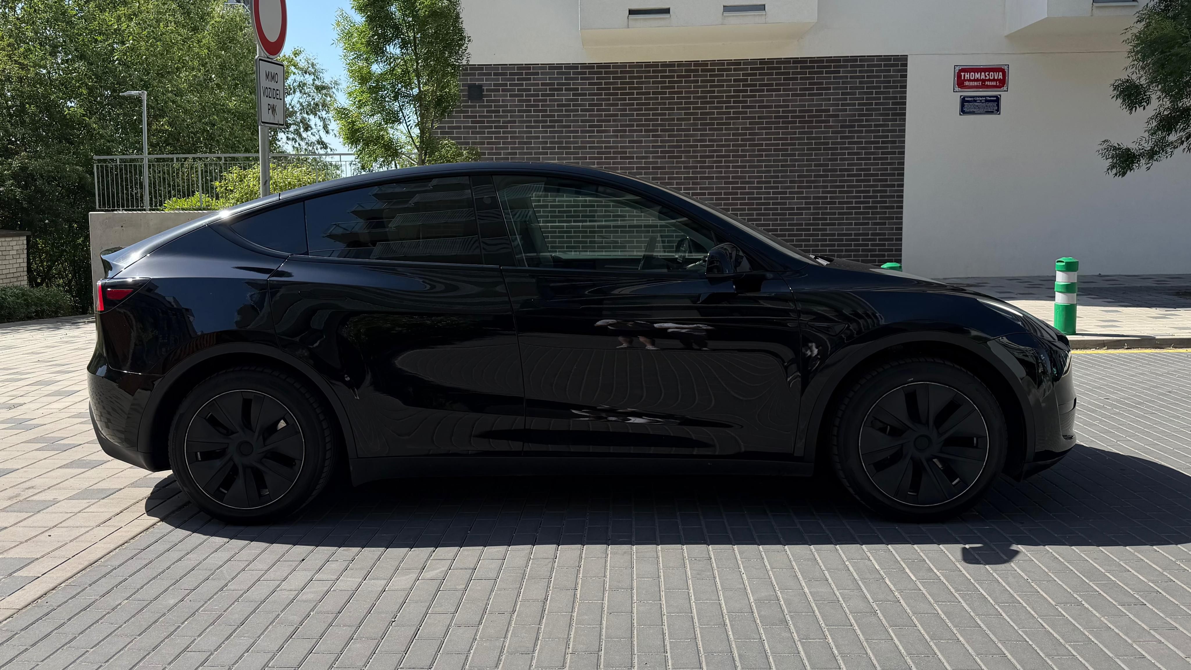 Tesla Model Y, RWD | LFP | HW4 | - fotka 6
