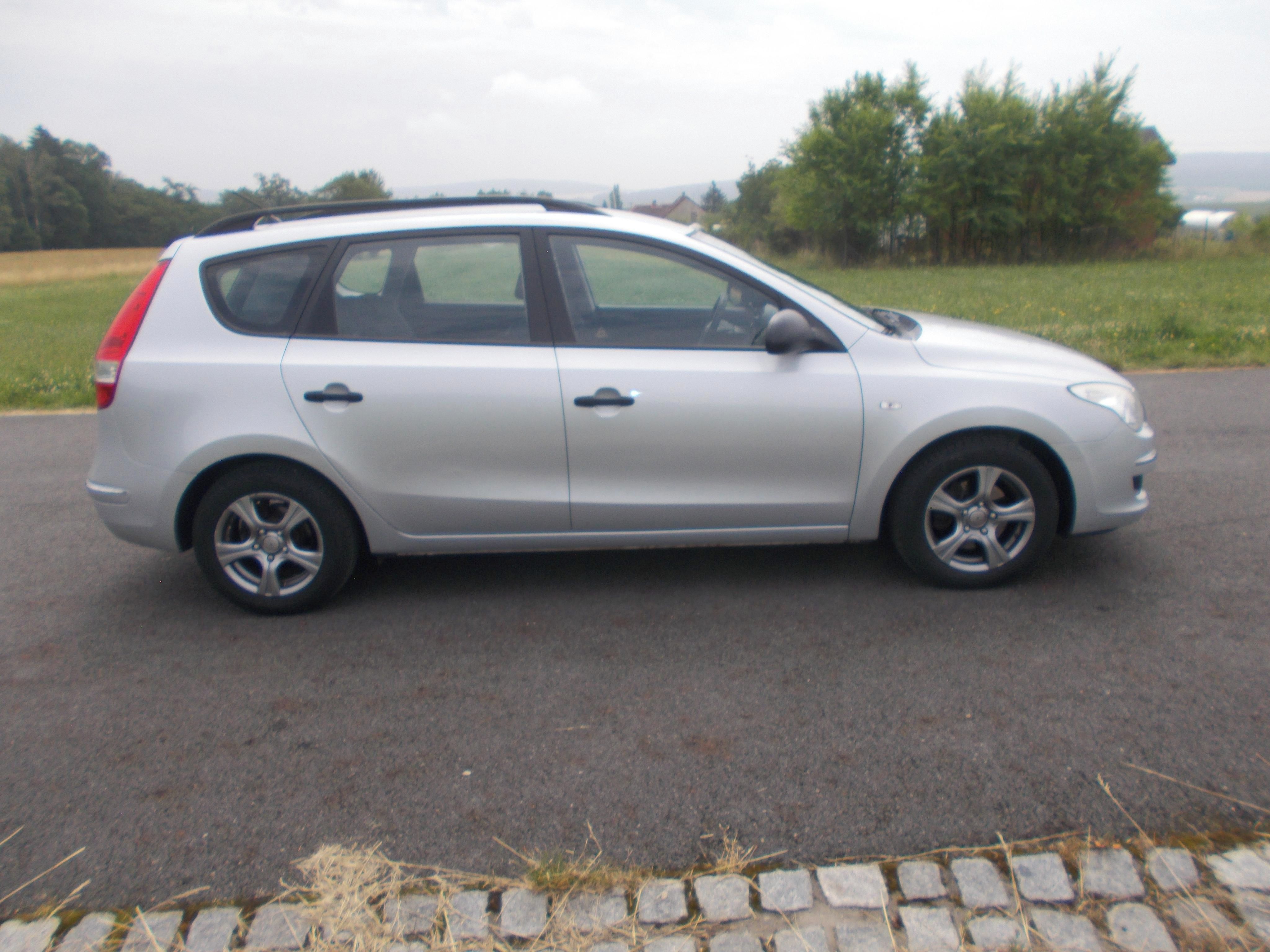 Hyundai i30, 1,6 CRDi nová STK - fotka 6
