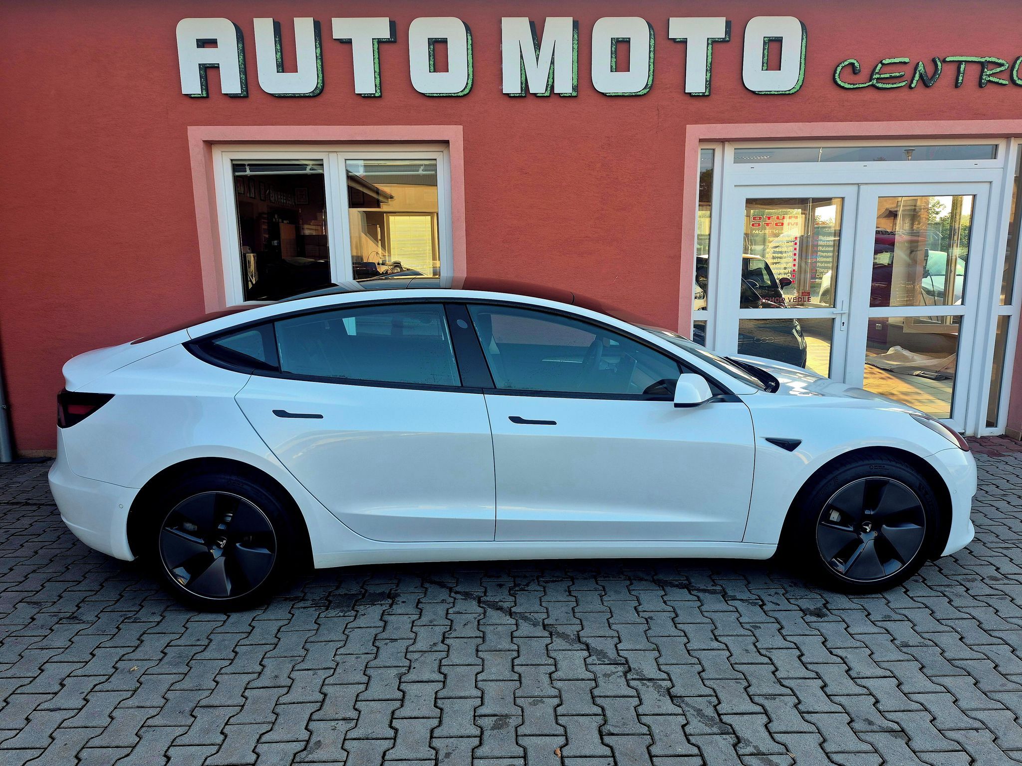 Tesla Model 3, Long Range, Dual Motor, 366 kW - fotka 5