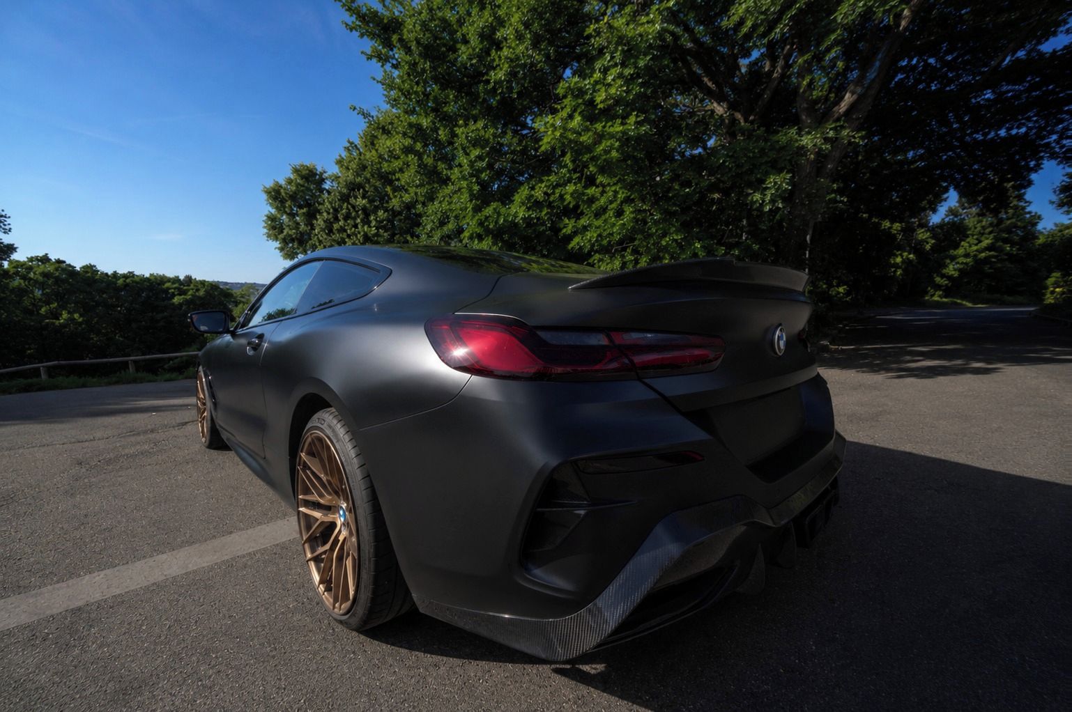 BMW Řada 8, 850i - fotka 2