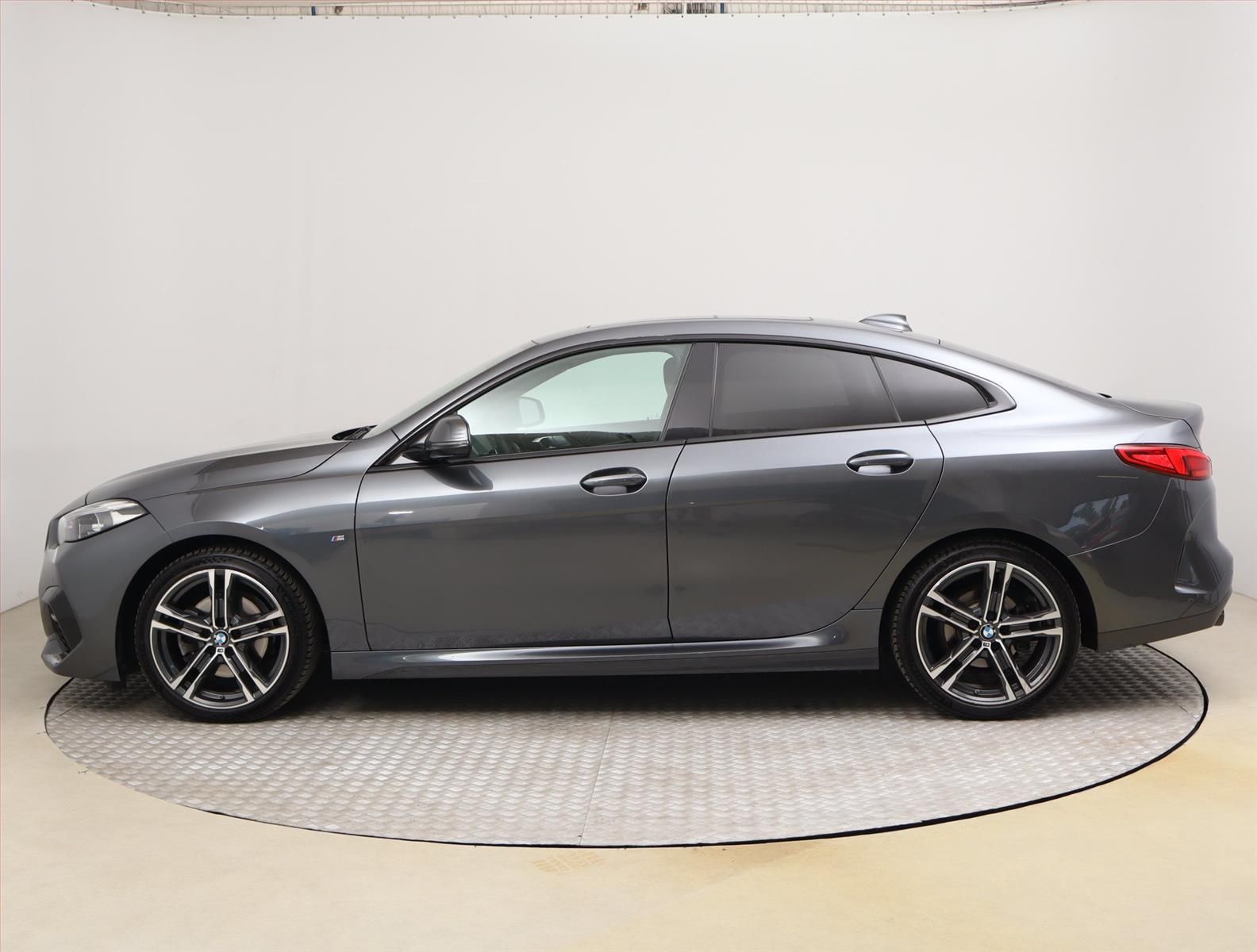 BMW Řada 2, 218d, Sport Line, Automat - fotka 3