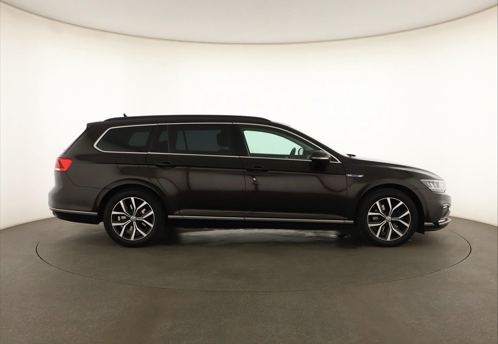 Volkswagen Passat, 1.4 GTE, Automat, Navi - fotka 6
