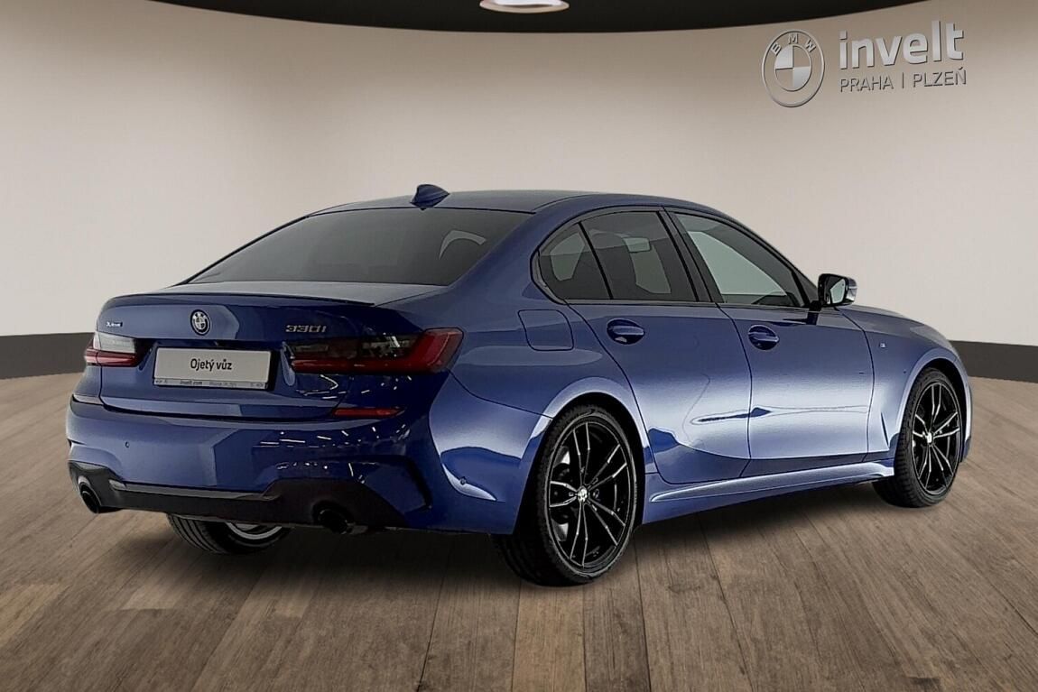 BMW Řada 3, 330i xDrive - fotka 3