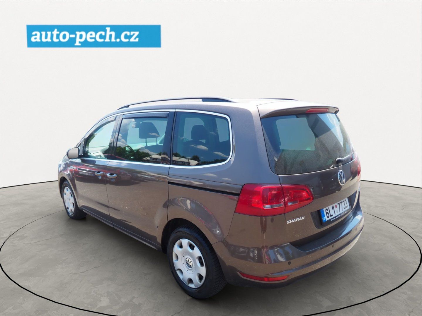 Volkswagen Sharan, 2.0 TDI, 103 kW, 7 míst - fotka 2