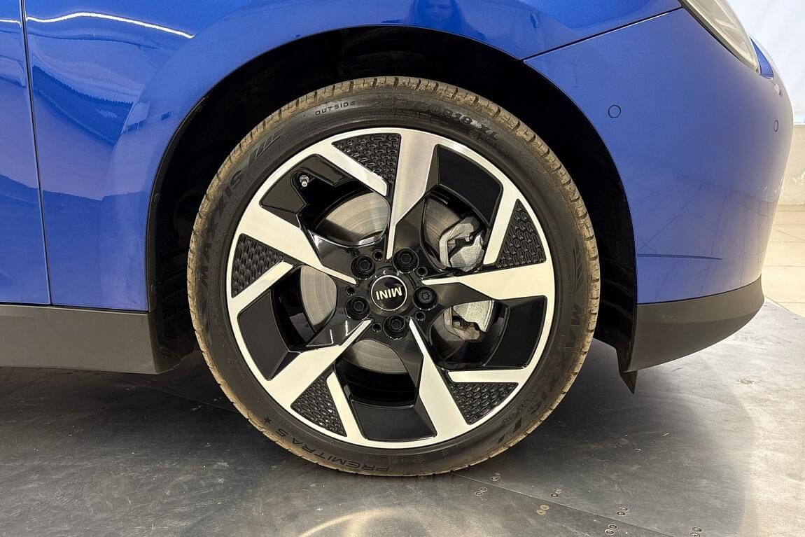 Mini Cooper, SE - fotka 6
