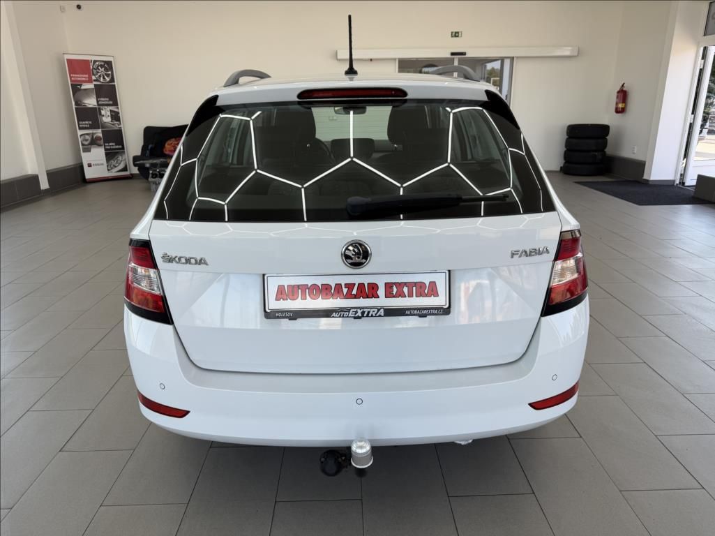 Škoda Fabia, 1,0 TSI, tažné, LED, CarPlay - fotka 4