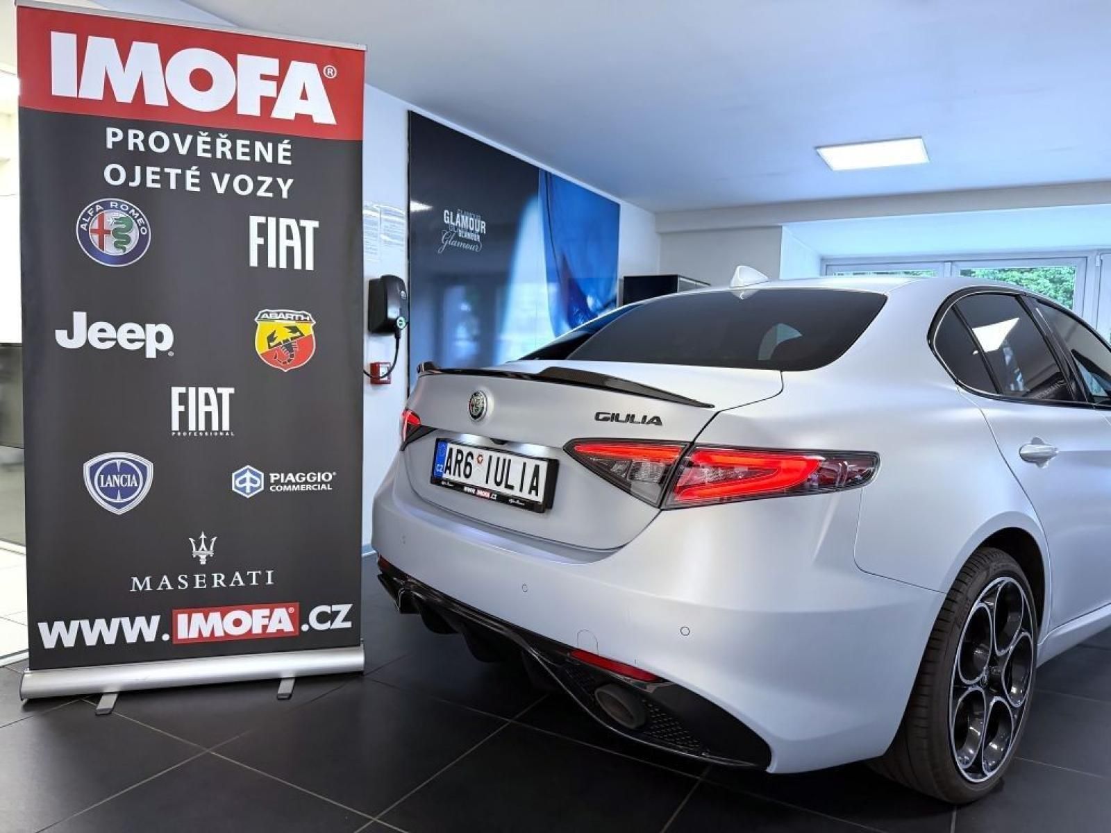 Alfa Romeo Giulia, 2.0 T 280k AT8 ZF Q4 4x4 - fotka 5