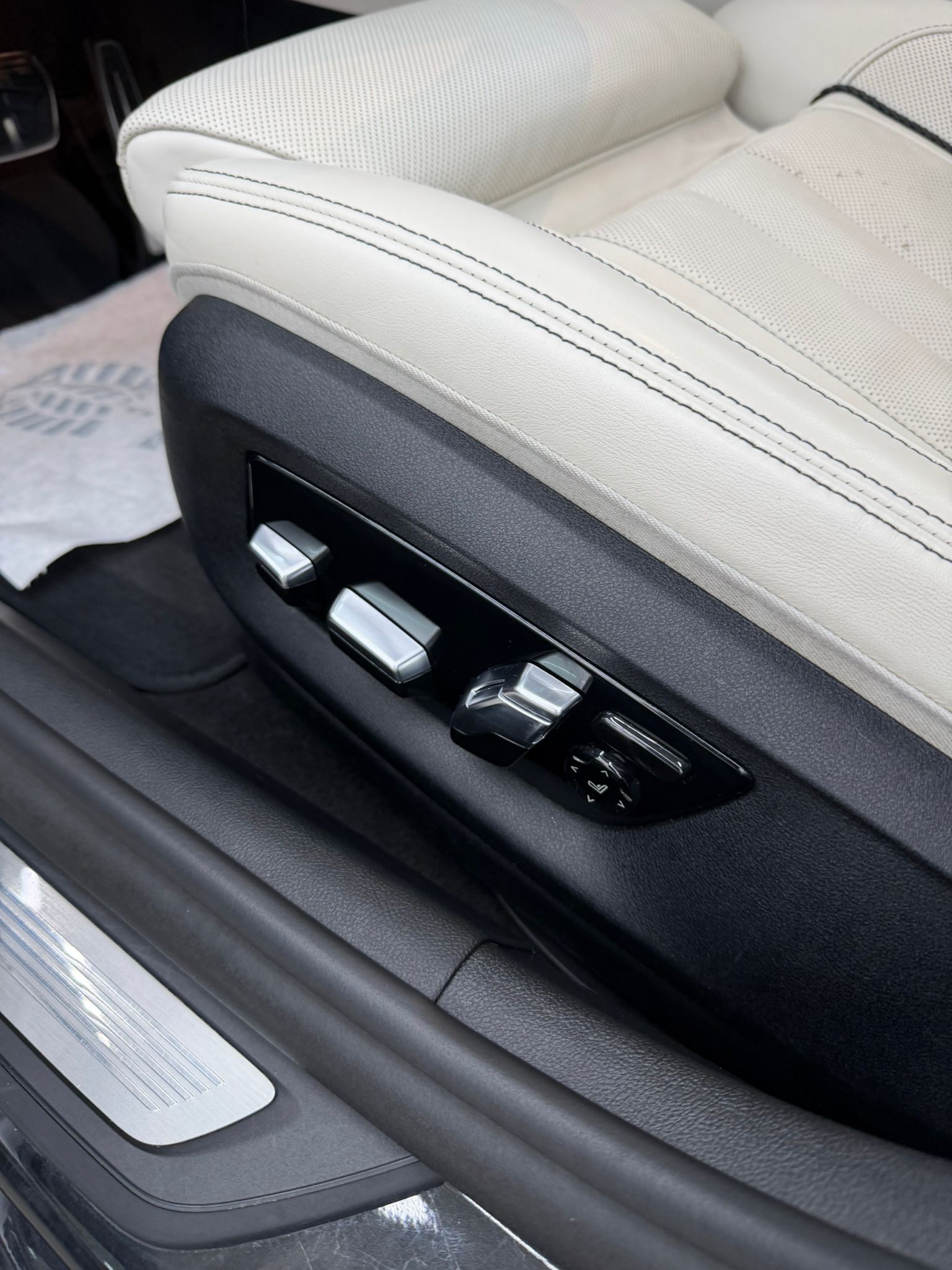 BMW Řada 5, BMW 540i XDRIVE - fotka 6