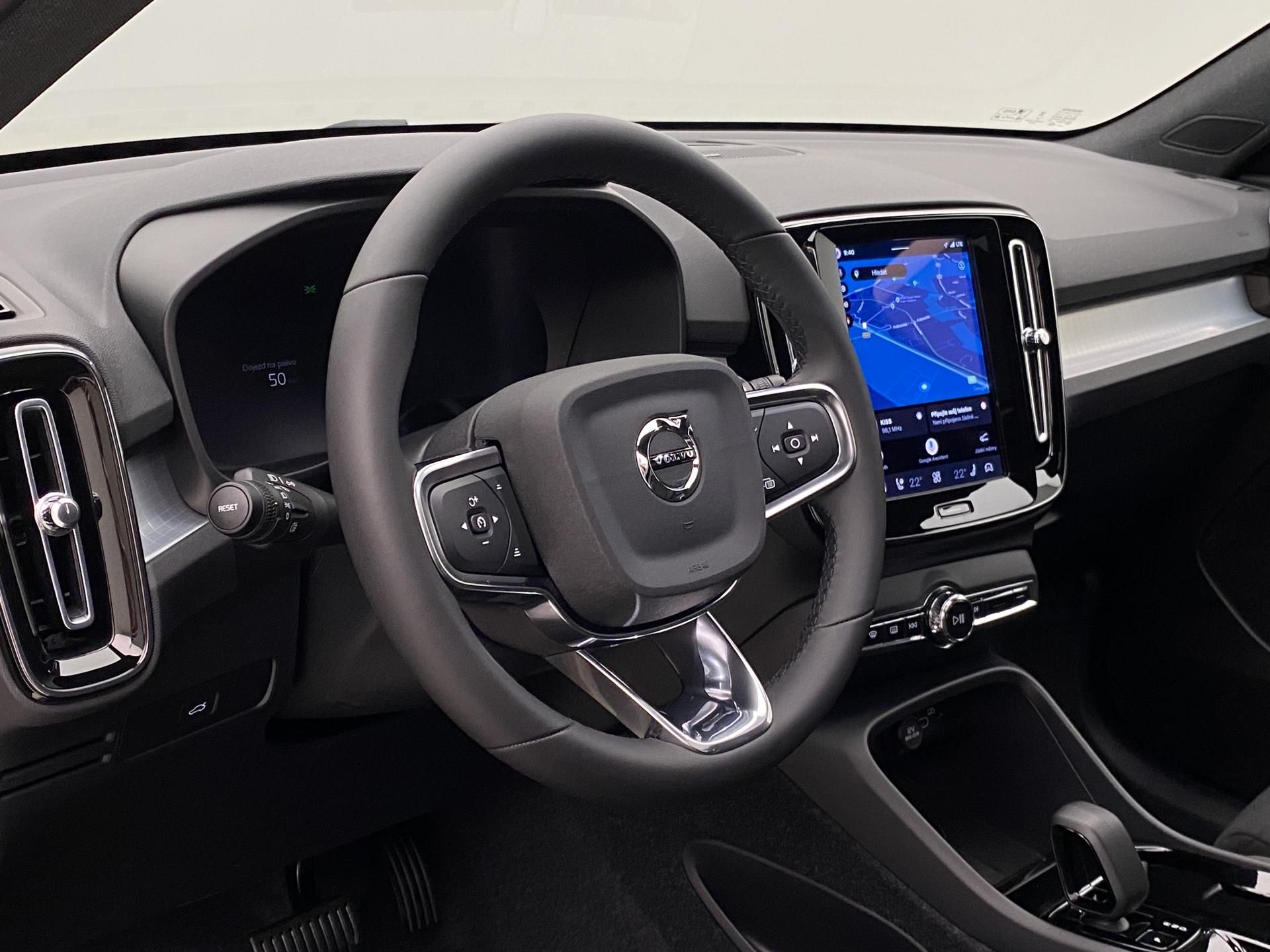 Volvo XC40, B3 AUT DARK ULTRA - fotka 4