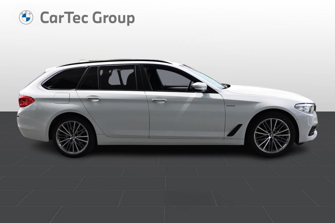 BMW Řada 5, 520d xDrive Touring - fotka 6