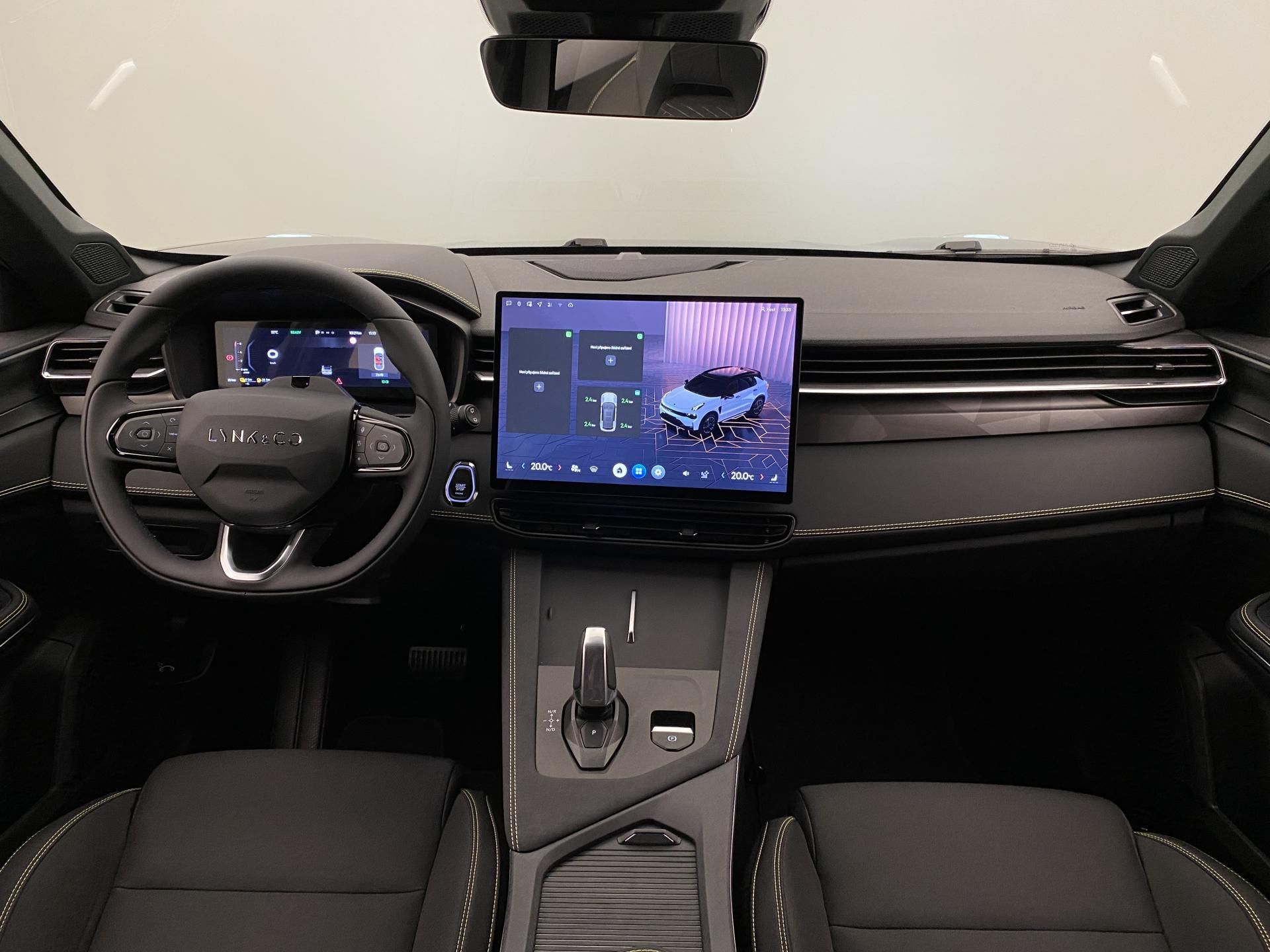 Lynk & Co 01, 01 CORE PHEV - fotka 2